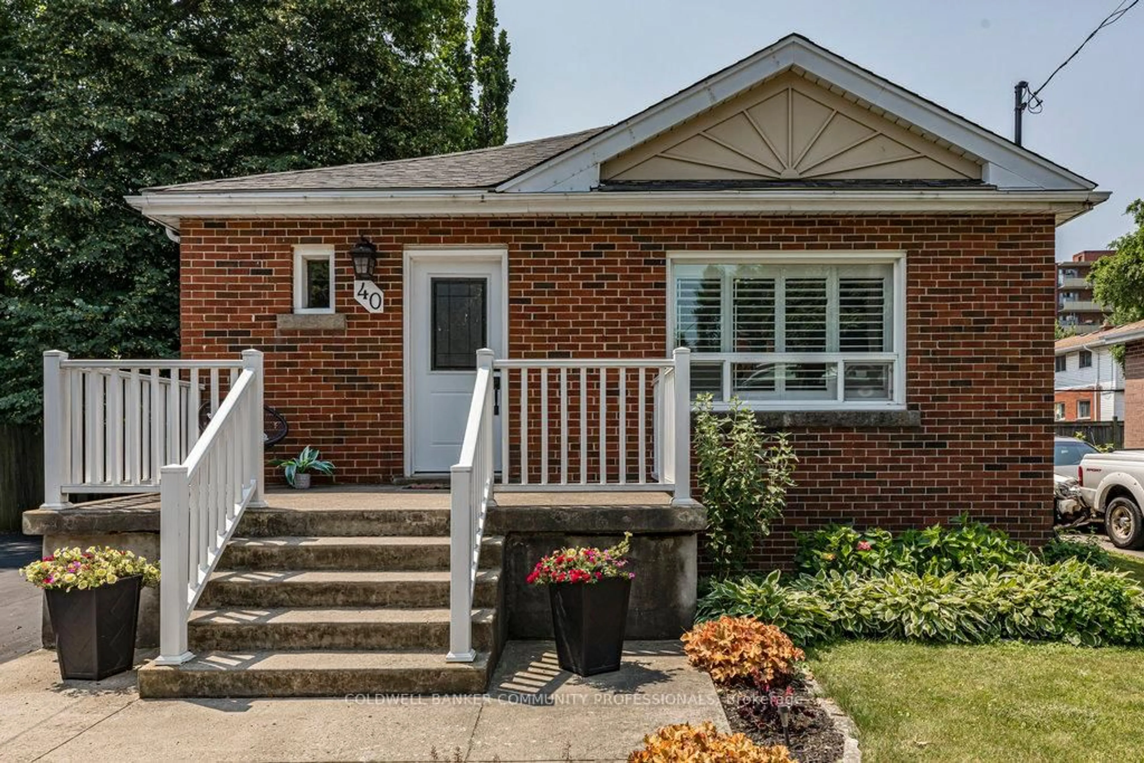 Home with brick exterior material, street for 40 Duncombe Dr, Hamilton Ontario L9A 2E8
