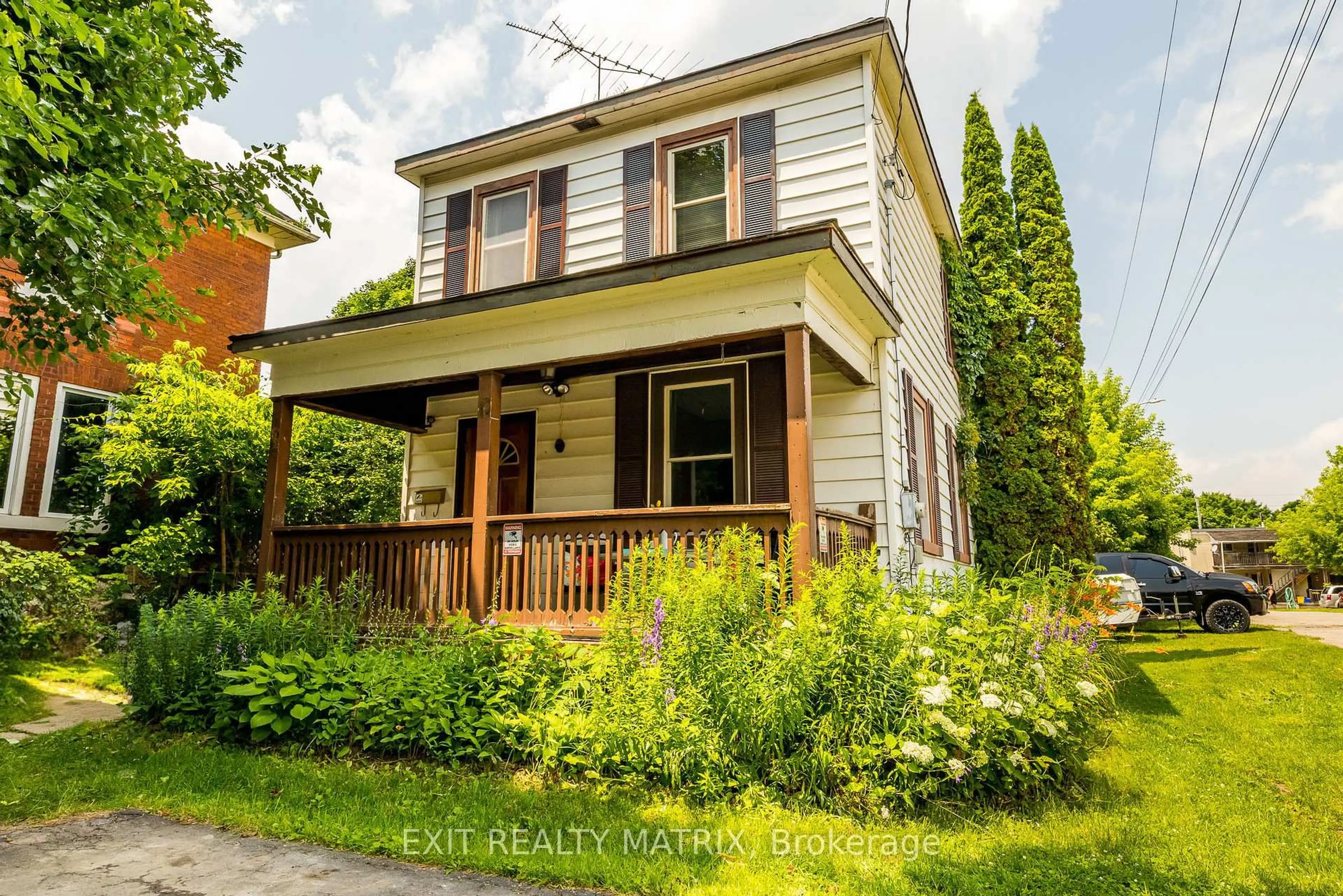 Unknown for 62 Russell St, Smiths Falls Ontario K7A 1G4