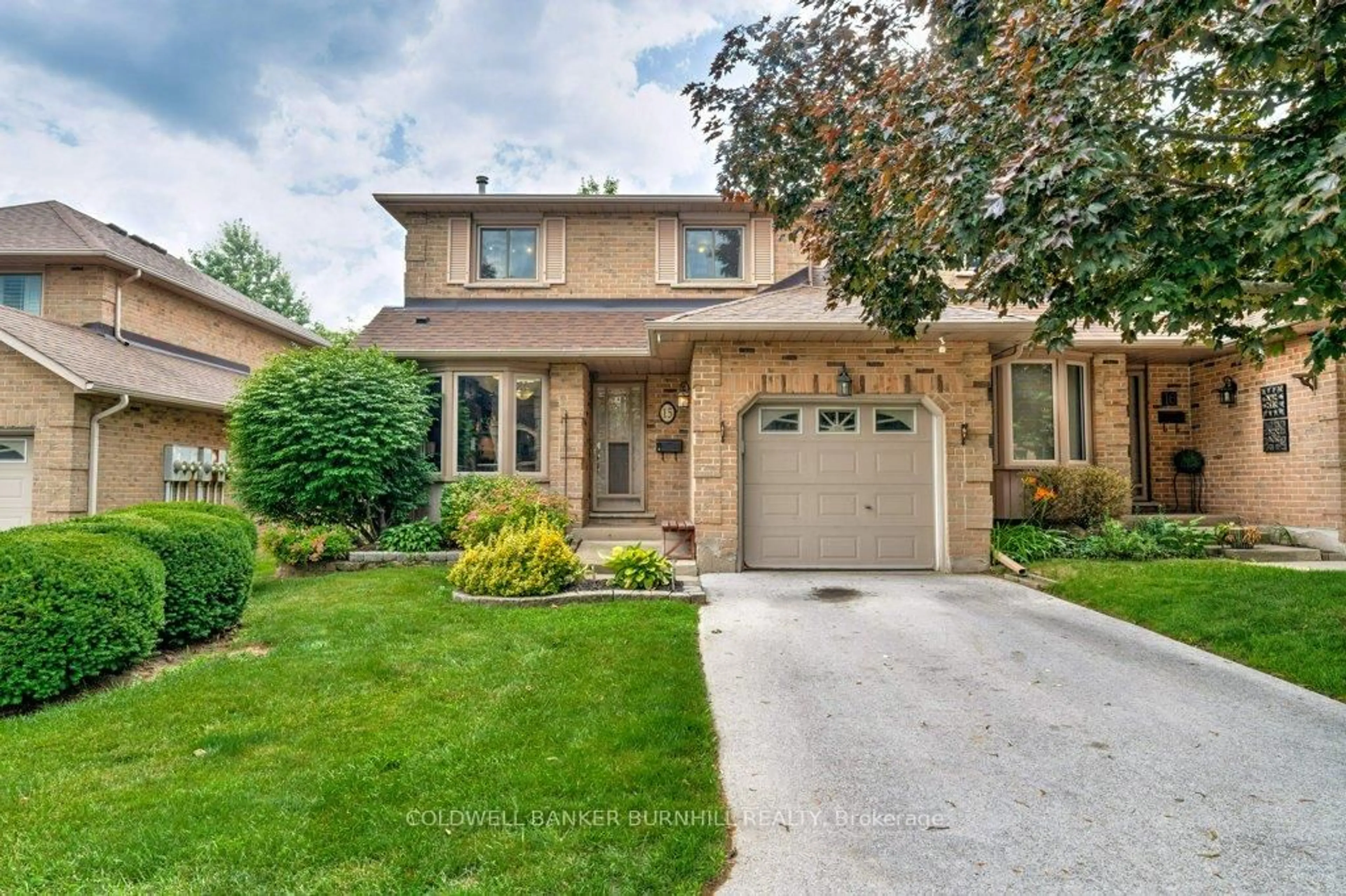 Home with brick exterior material, street for 800 Upper Paradise Rd #15, Hamilton Ontario L9C 7K9