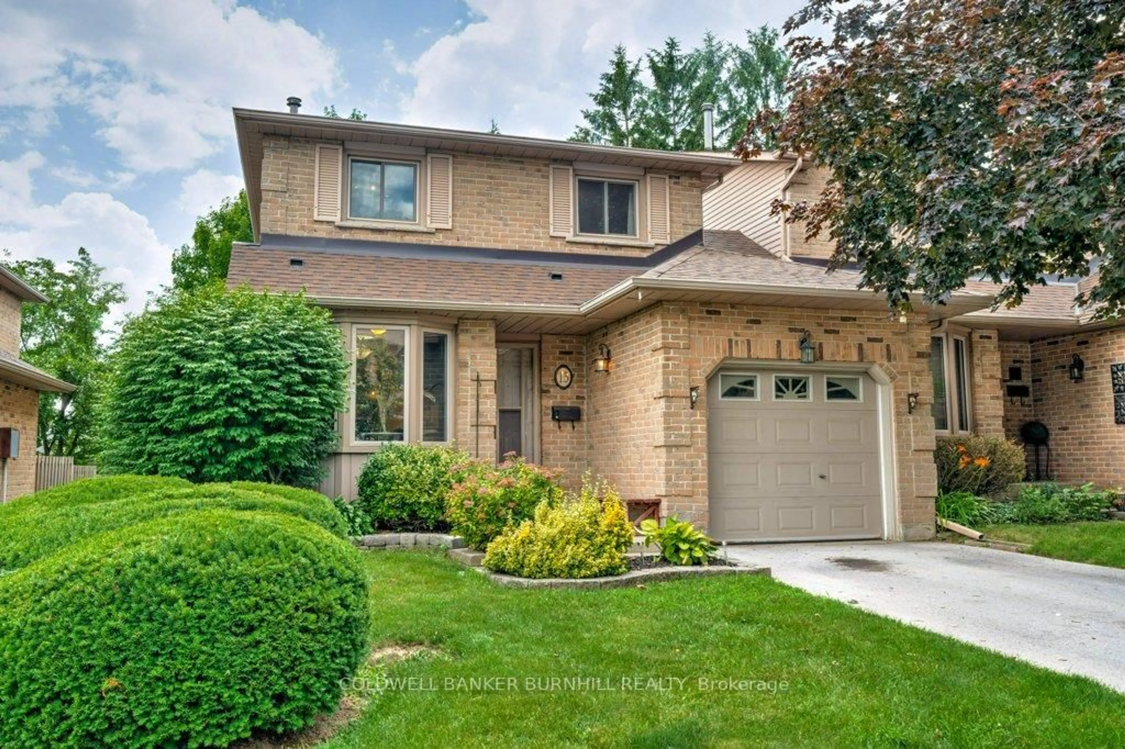 Home with brick exterior material, street for 800 Upper Paradise Rd #15, Hamilton Ontario L9C 7K9