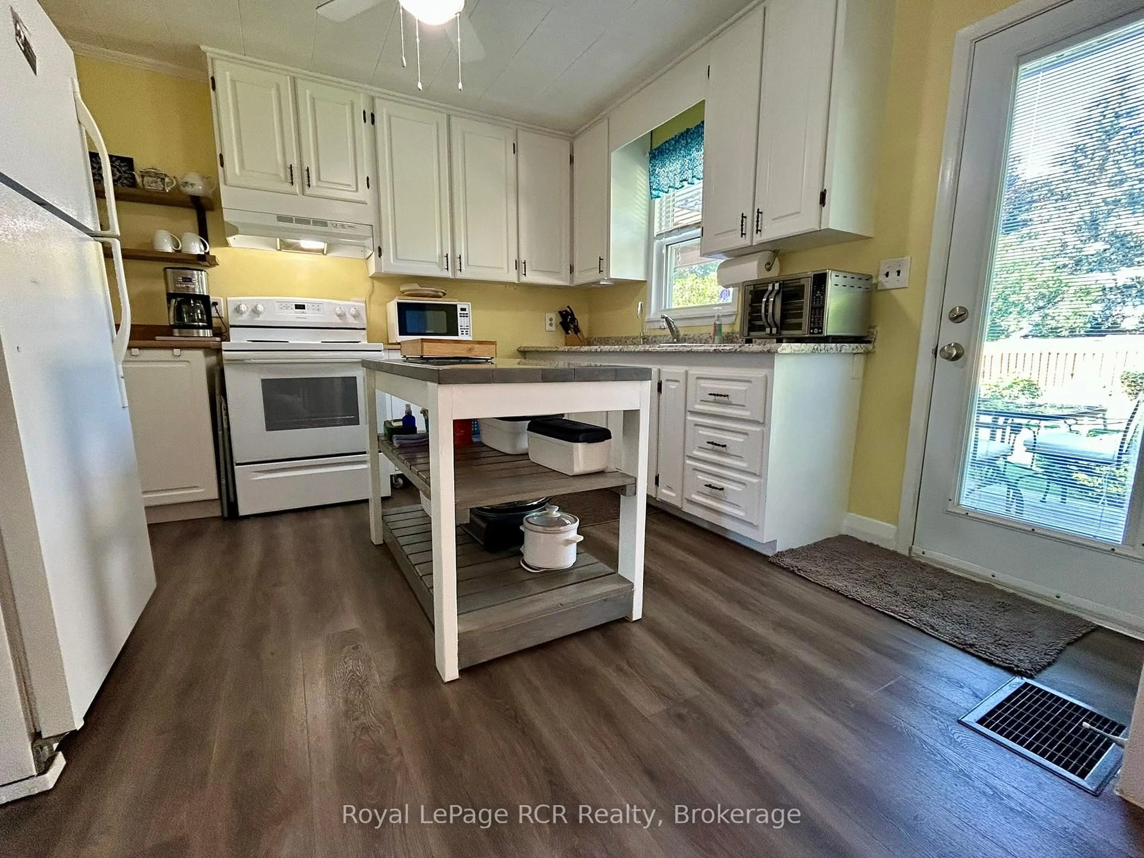 Open concept kitchen, unknown for 48 4th Ave, Owen Sound Ontario N4K 4V2