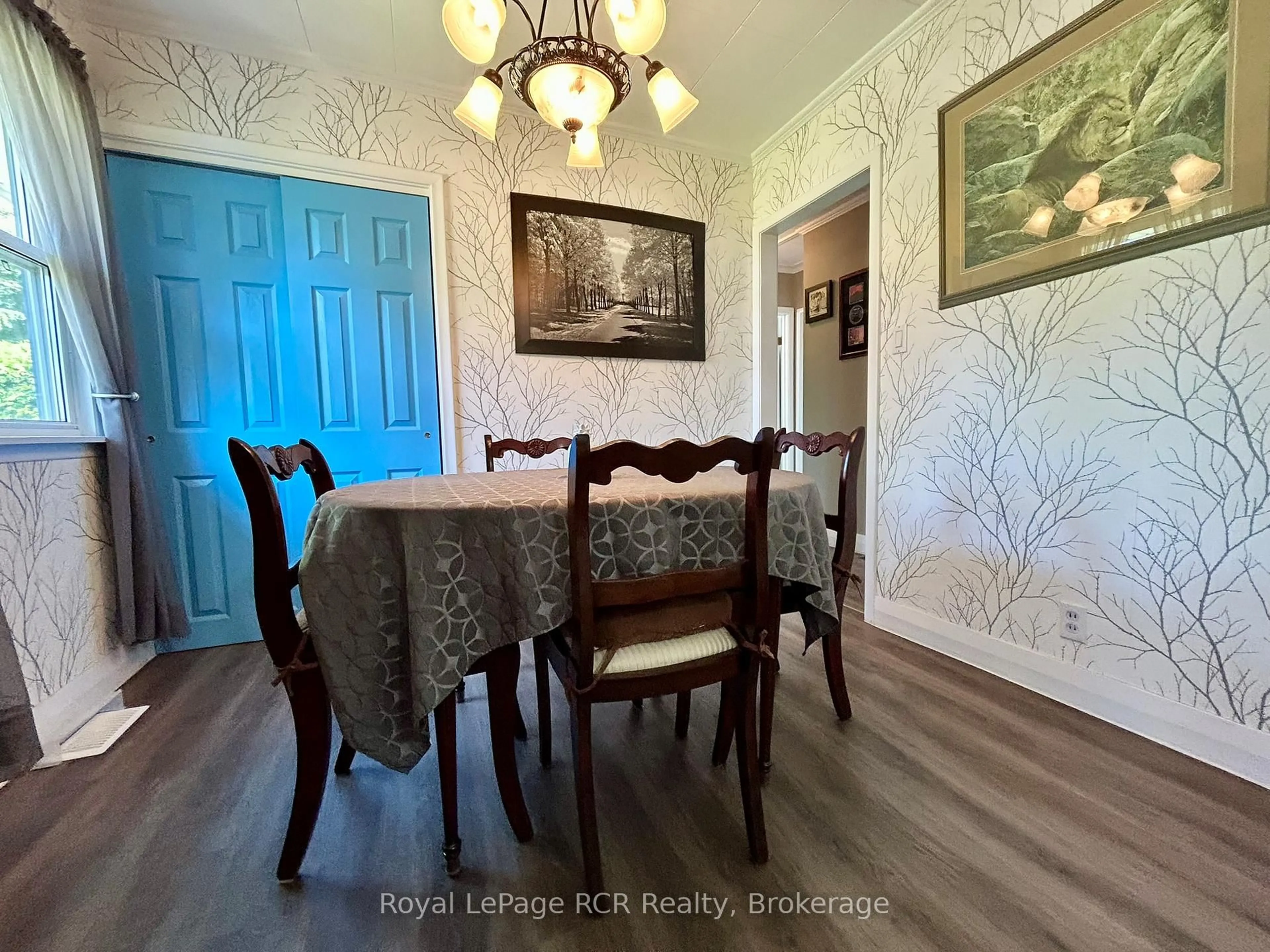 Dining room, wood/laminate floor for 48 4th Ave, Owen Sound Ontario N4K 4V2