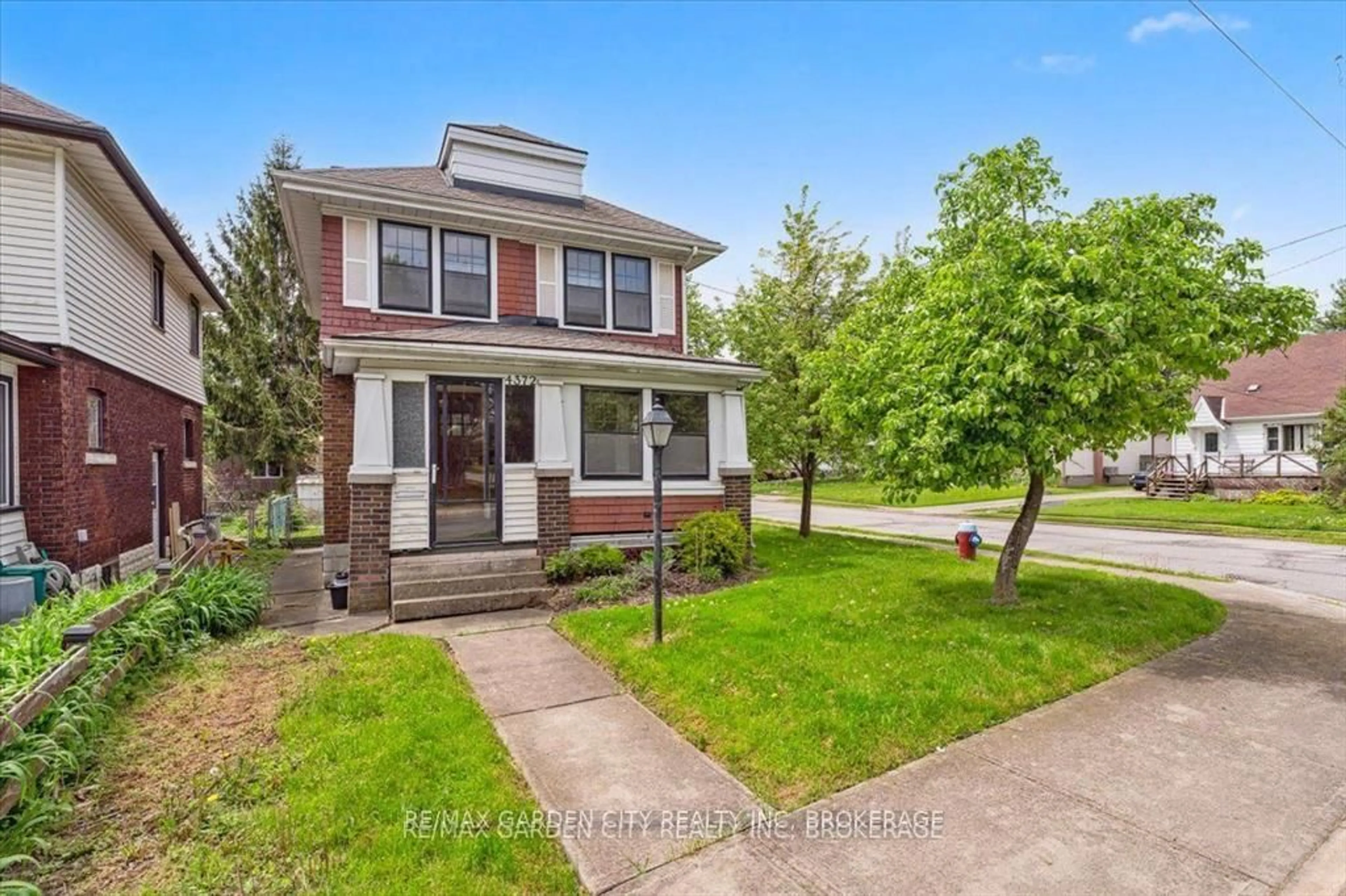 Home with brick exterior material, street for 4372 SENECA St, Niagara Falls Ontario L2E 1G6