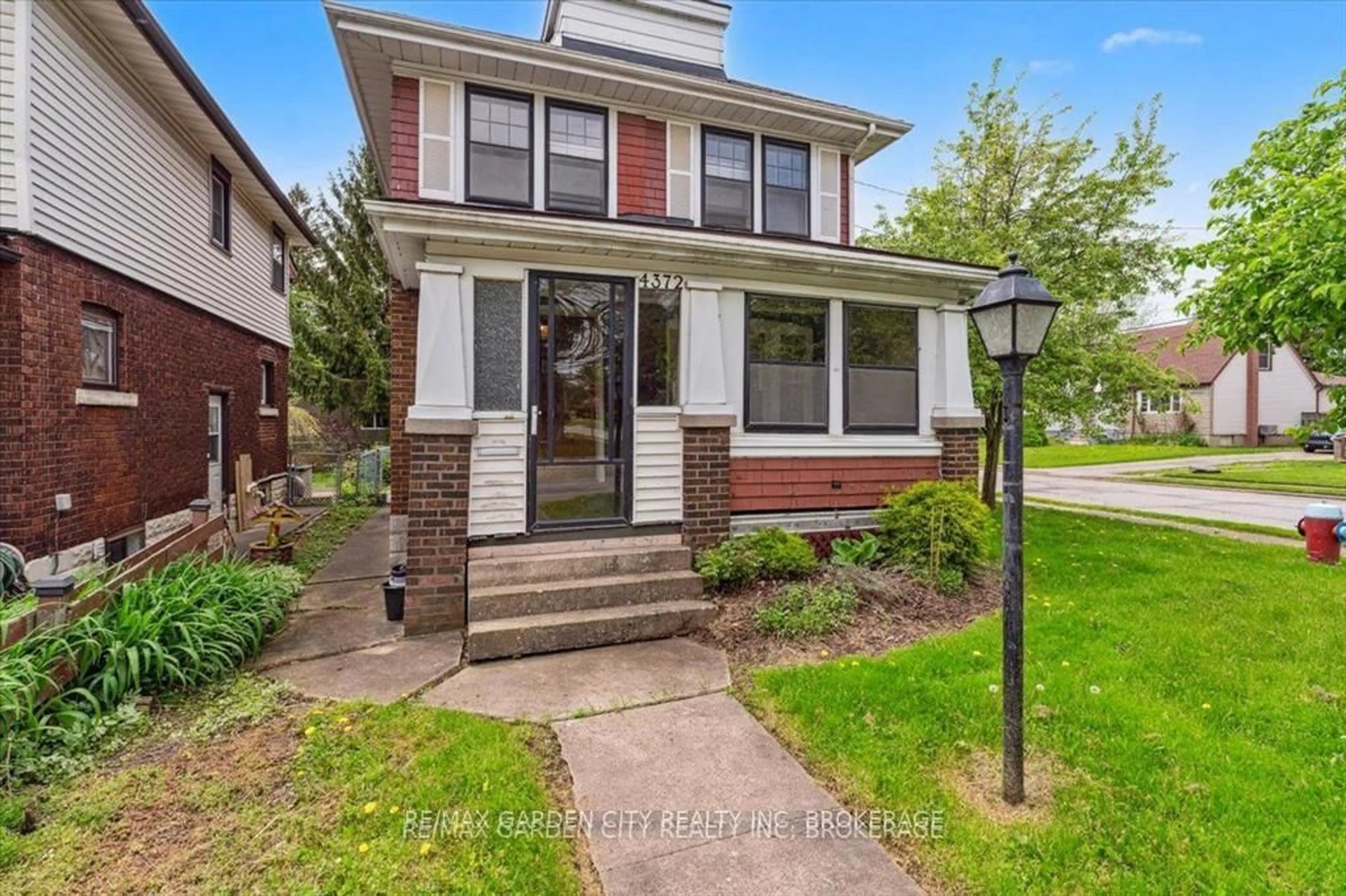 Home with brick exterior material, street for 4372 SENECA St, Niagara Falls Ontario L2E 1G6