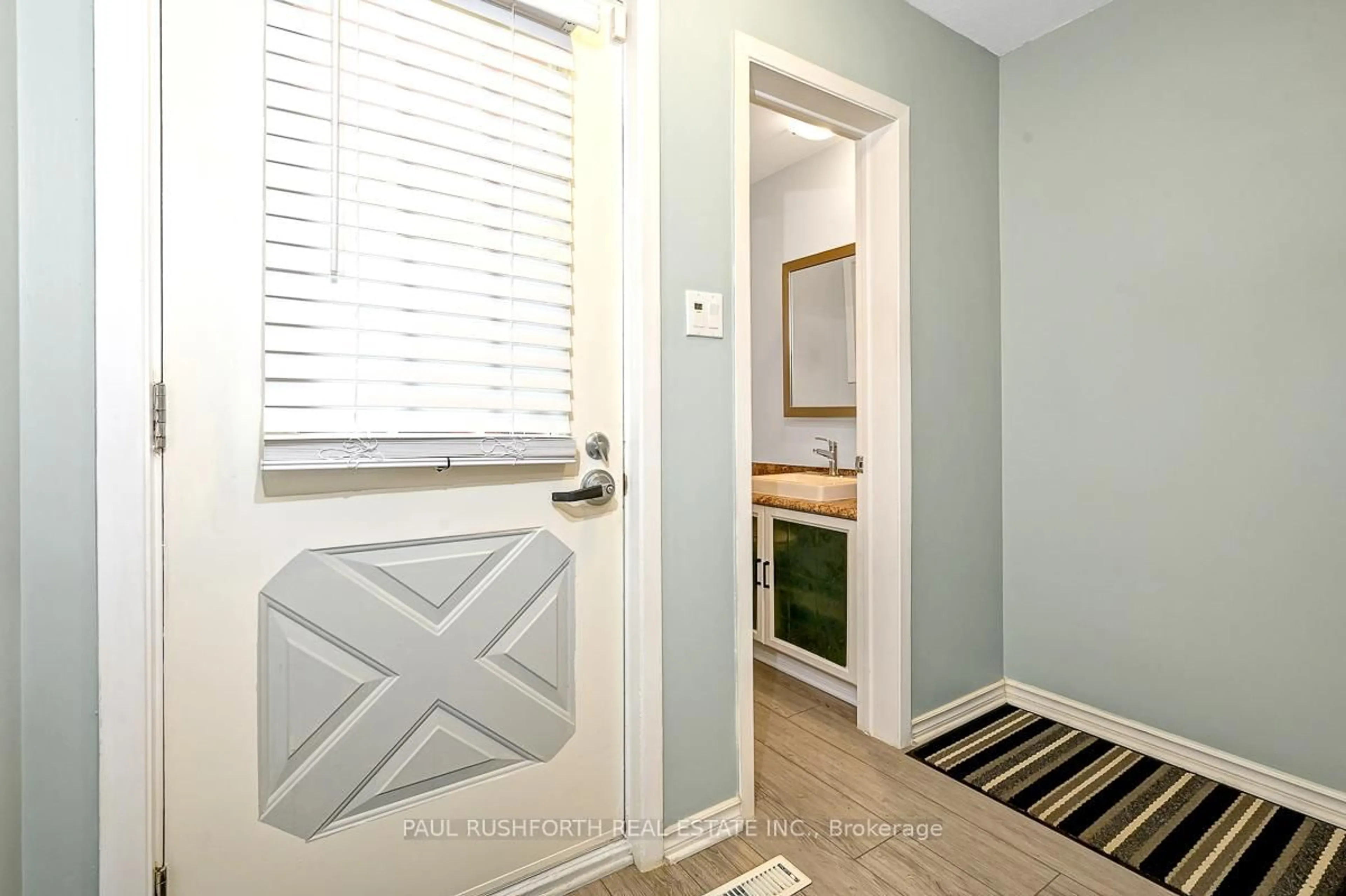 Indoor entryway for 1472 Deavy Way, Ottawa Ontario K1E 2W8