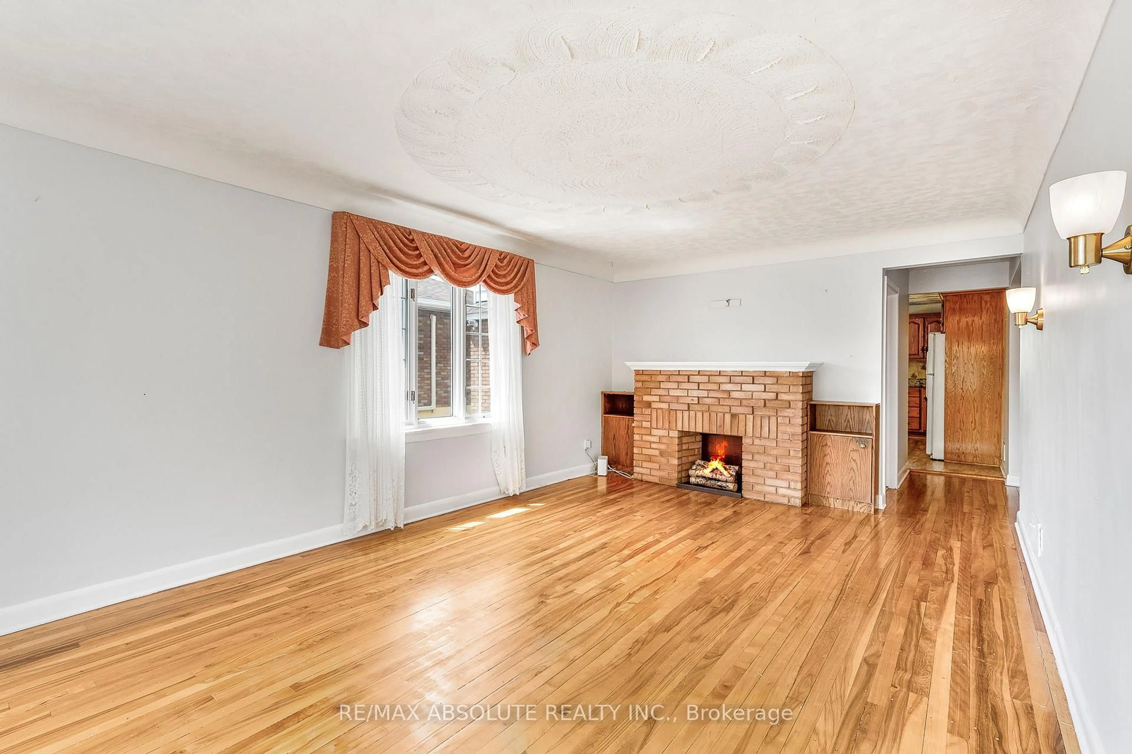 A pic of a room for 352 Lacasse Ave, Ottawa Ontario K1L 7A9