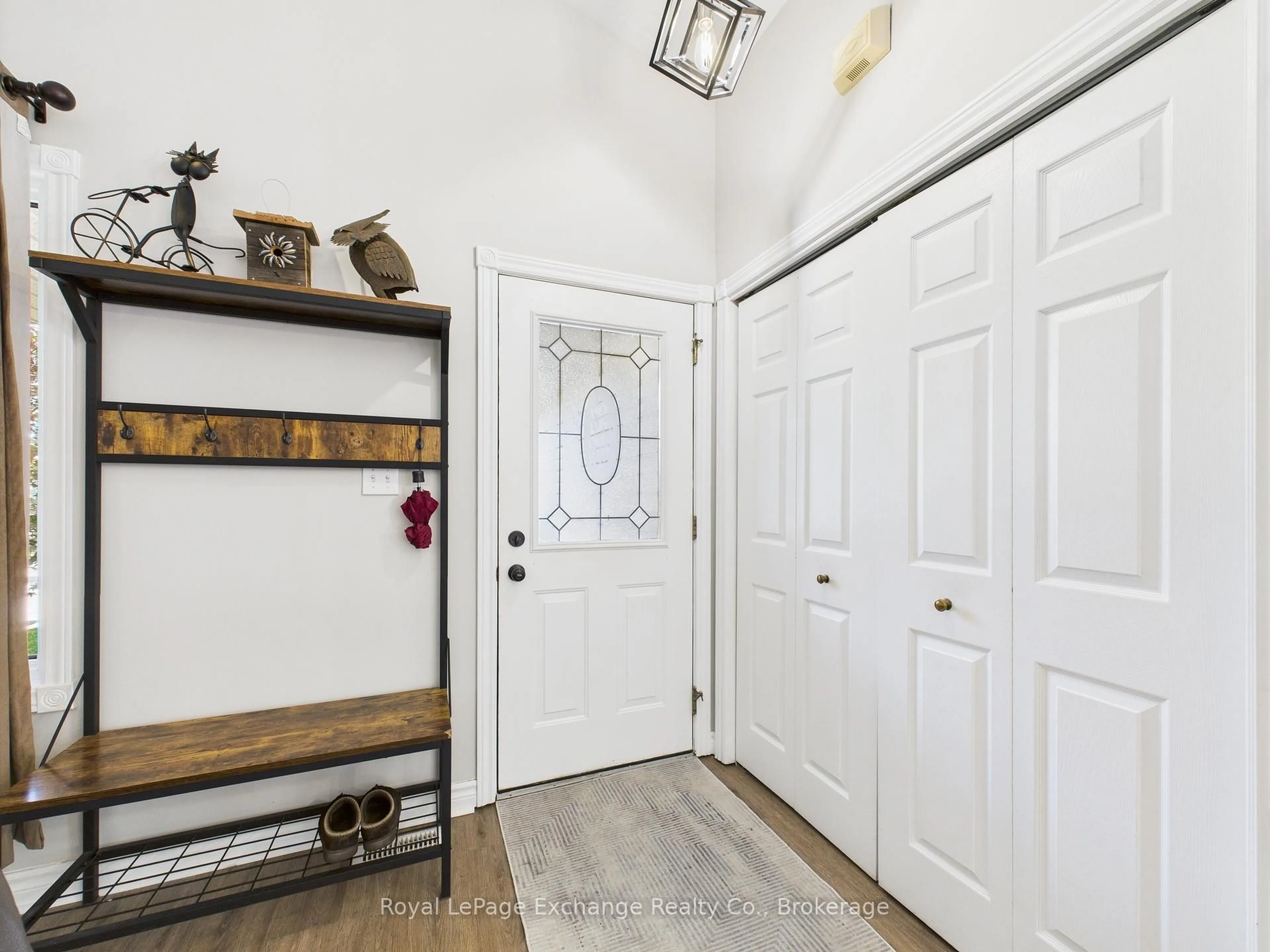 Indoor entryway for 415 Highland Dr, North Huron Ontario N0G 2W0