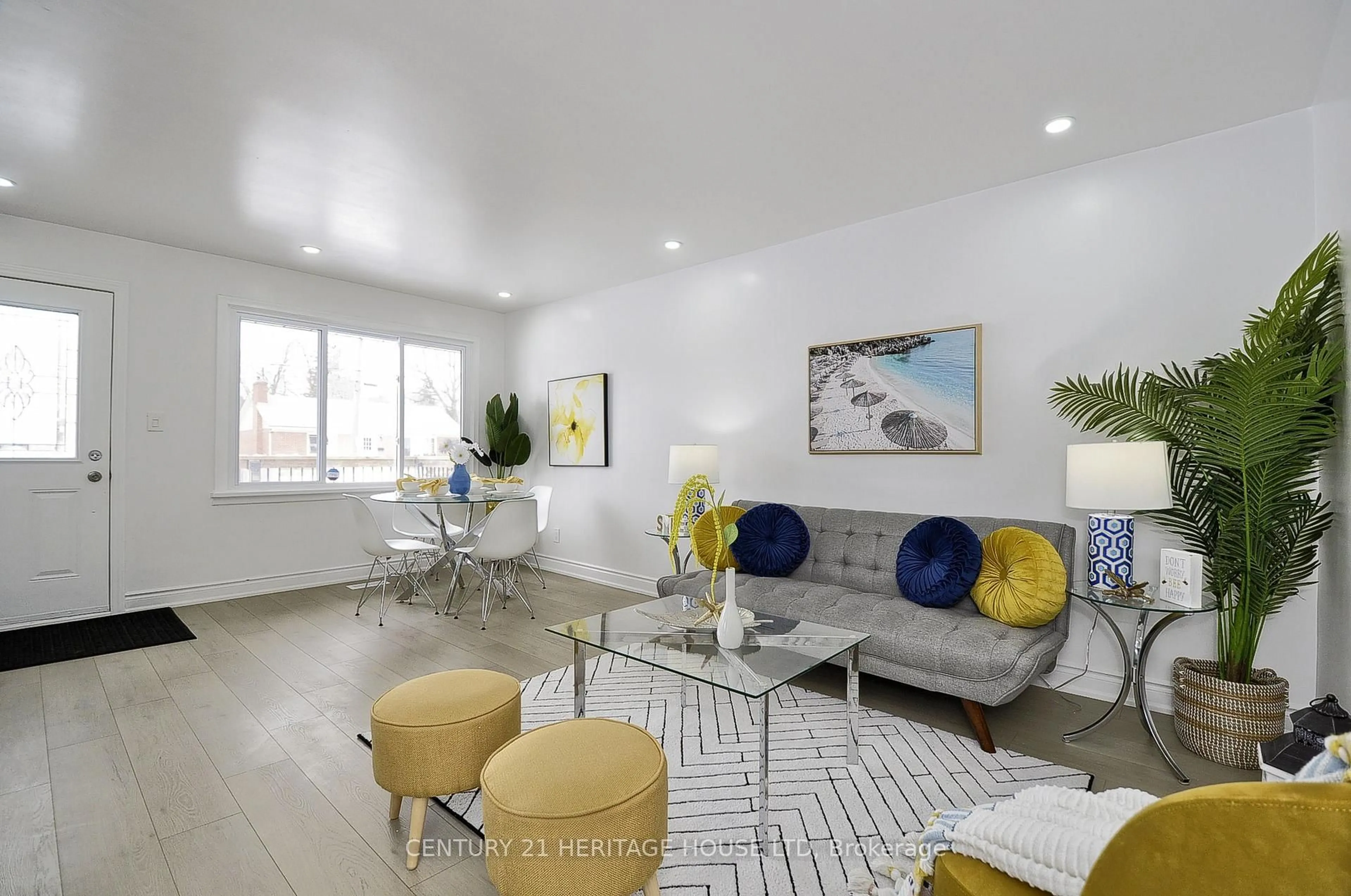 Living room with furniture, unknown for 209 Glen Rd, Kitchener Ontario N2M 3G3