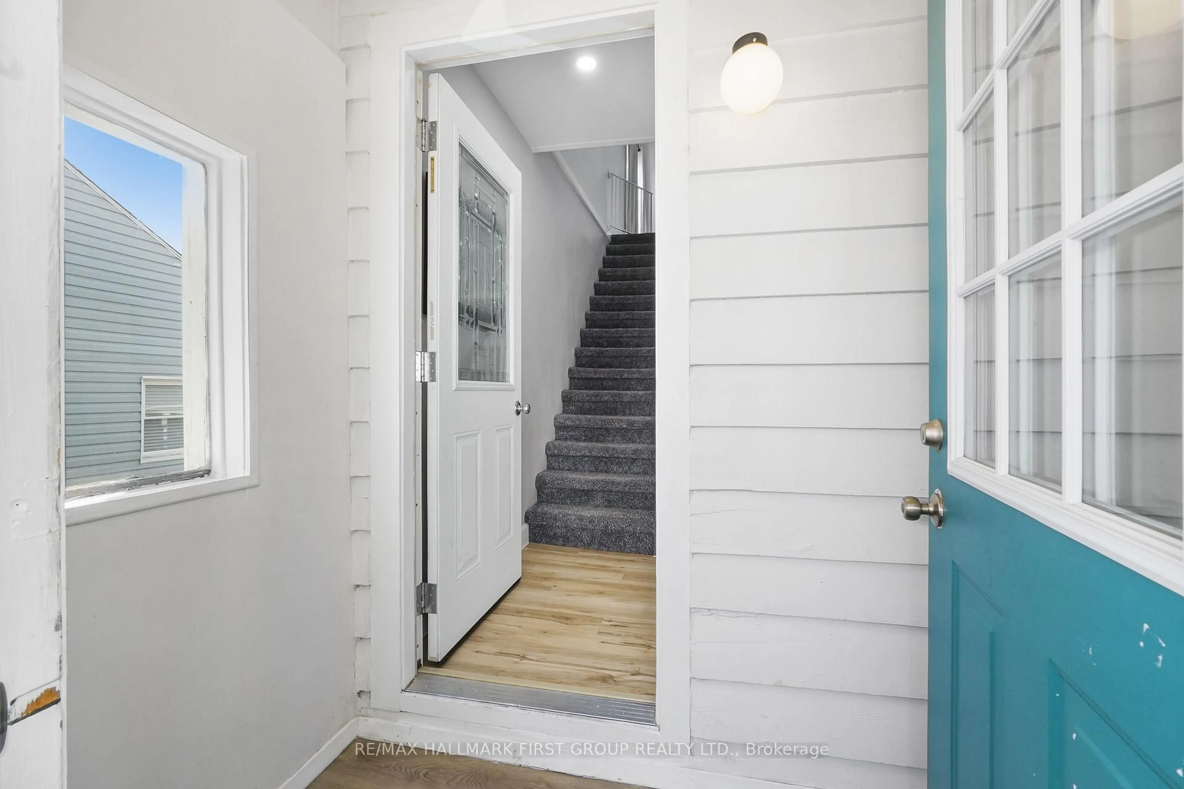 Indoor entryway for 150 Victoria St, Port Hope Ontario L1A 3M9