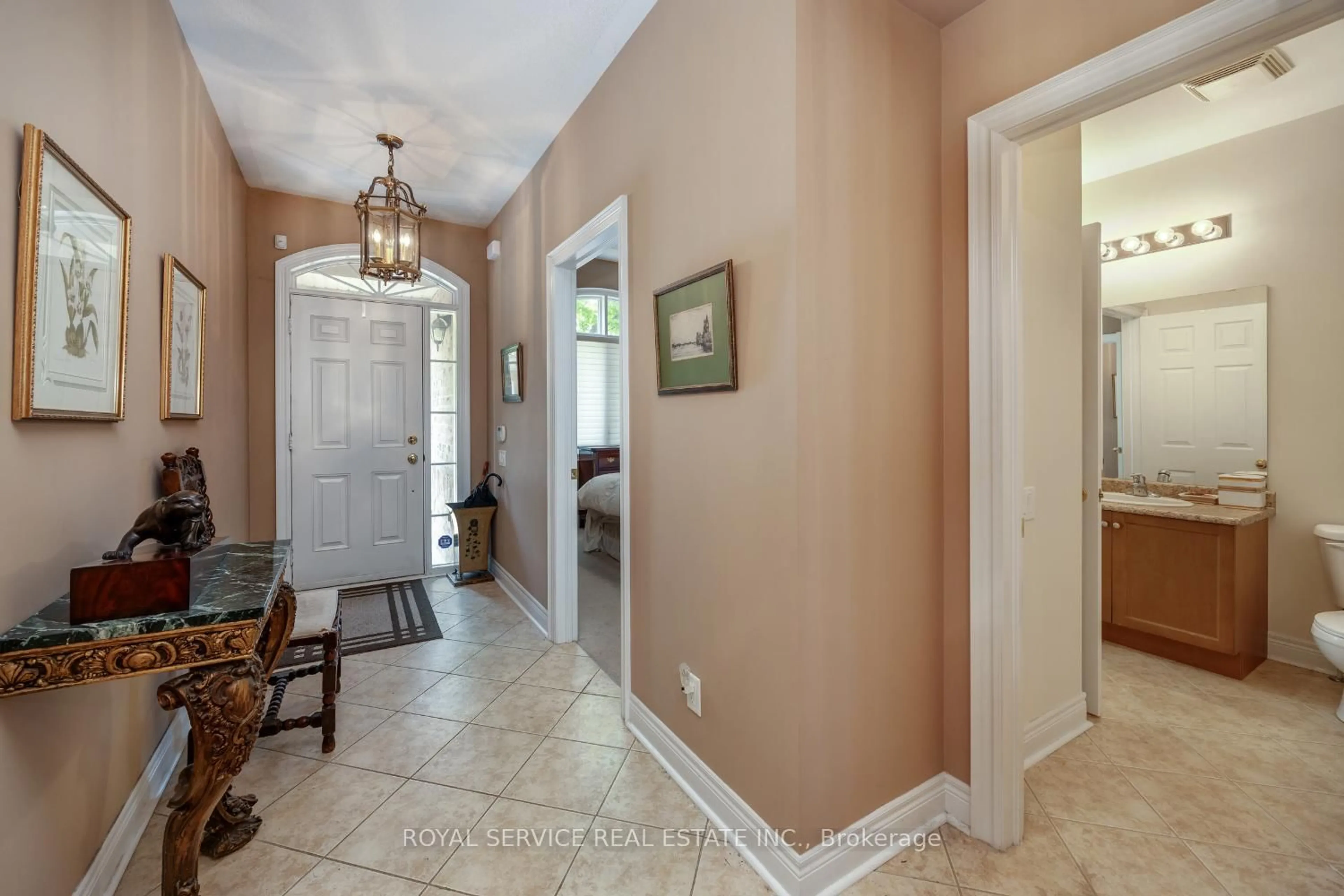 Indoor entryway for 15 Potts Lane Lane, Port Hope Ontario L1A 0A3