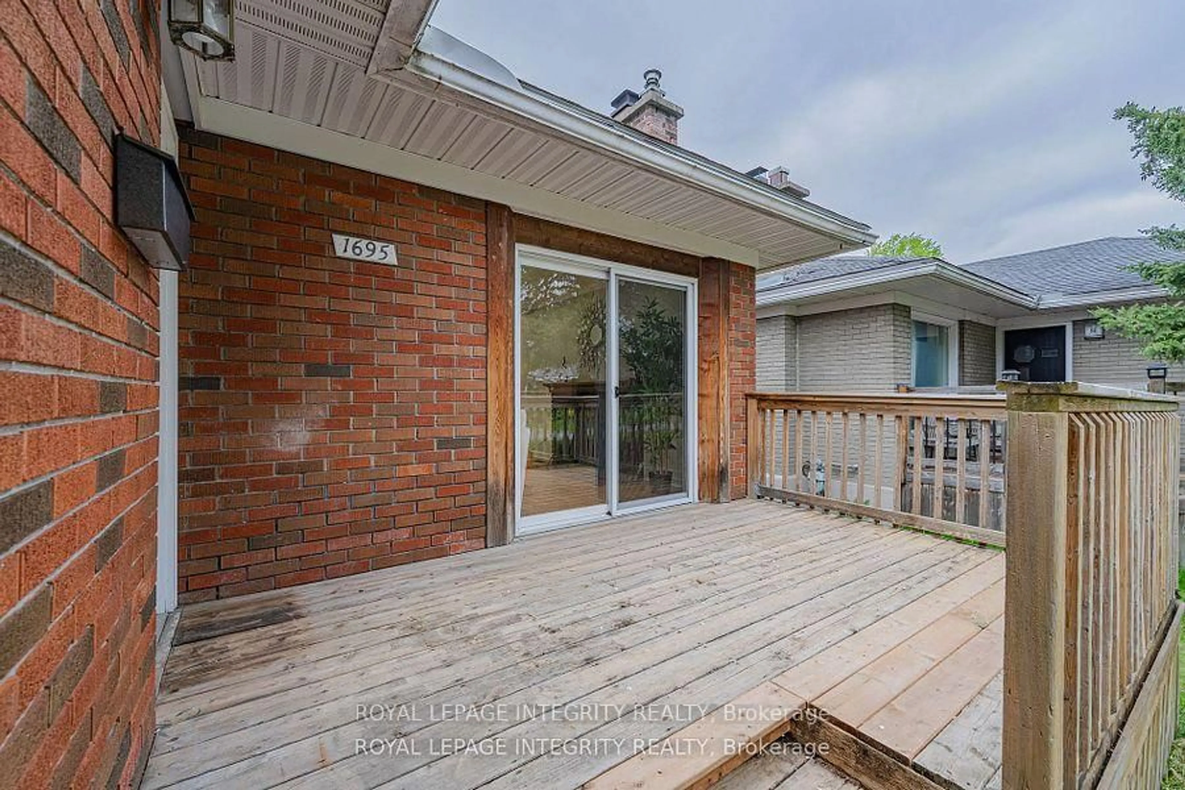 Patio, unknown for 1695 Gage Cres, Ottawa Ontario K2C 0Z7