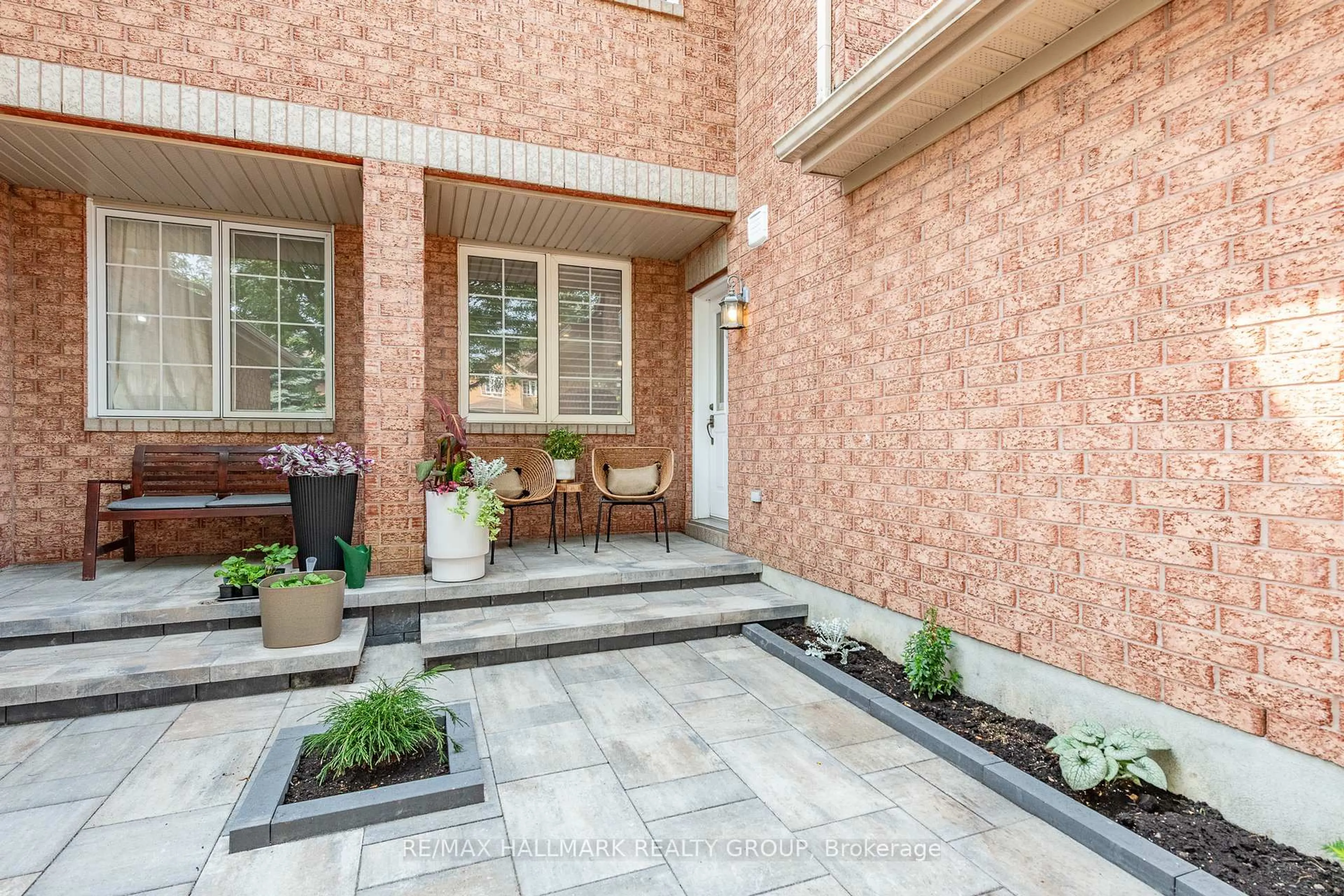 Unknown for 45 Scout St, Ottawa Ontario K2C 4C4