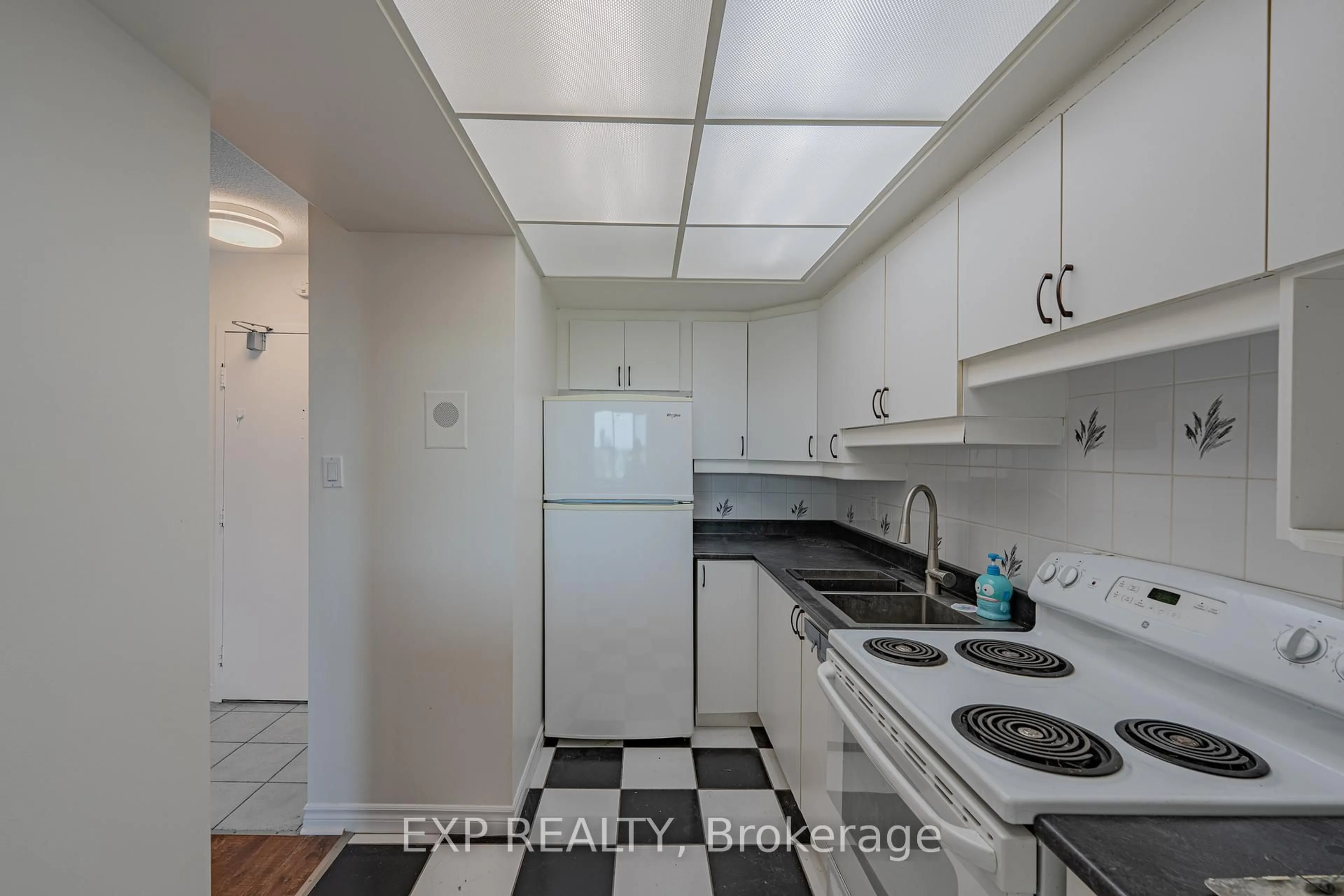 Standard kitchen, unknown for 555 BRITTANY Dr #1111, Ottawa Ontario K1K 4C5