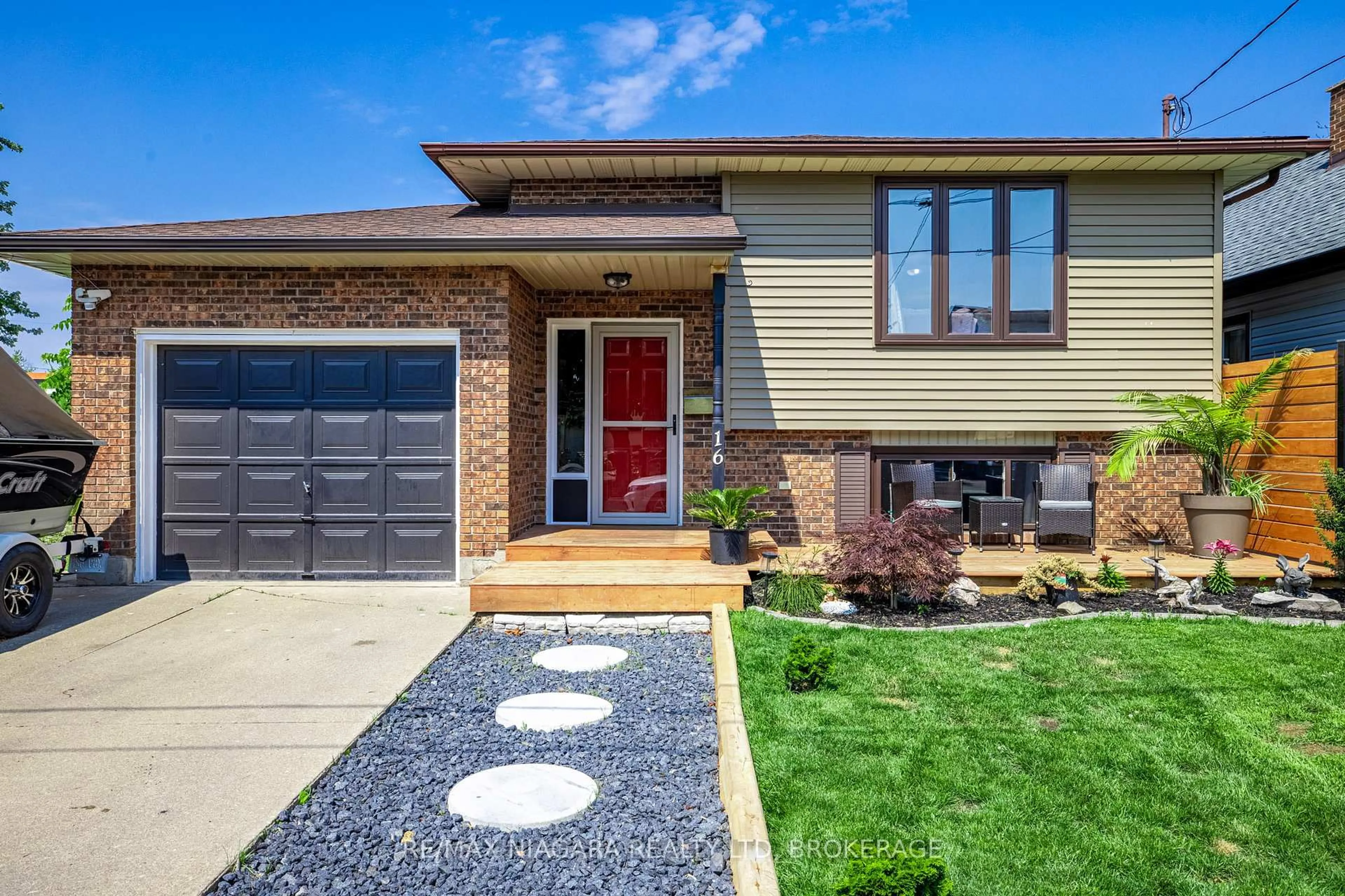 Home with brick exterior material, street for 16 HARRIET St, Welland Ontario L3B 2H5