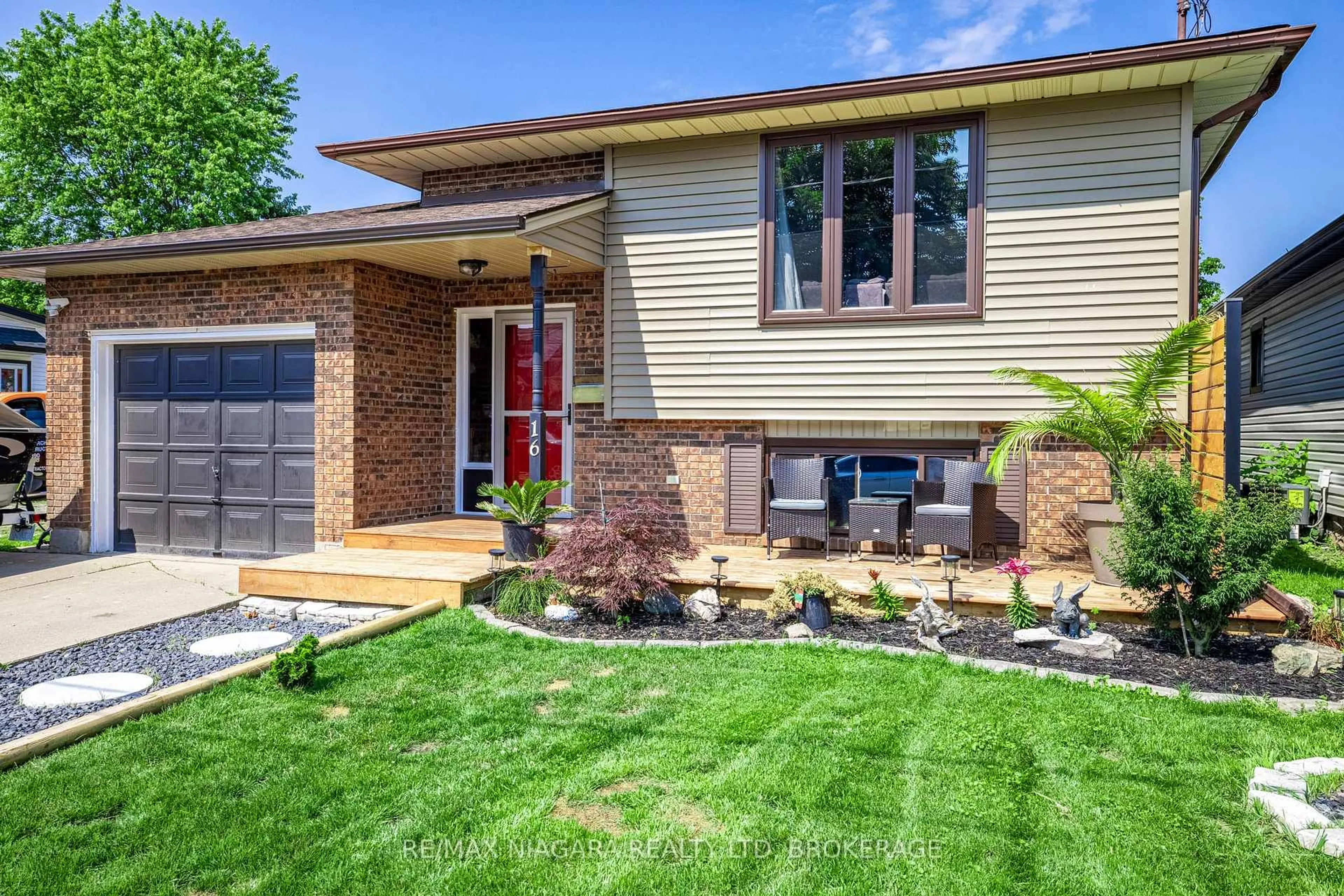 Home with brick exterior material, street for 16 HARRIET St, Welland Ontario L3B 2H5