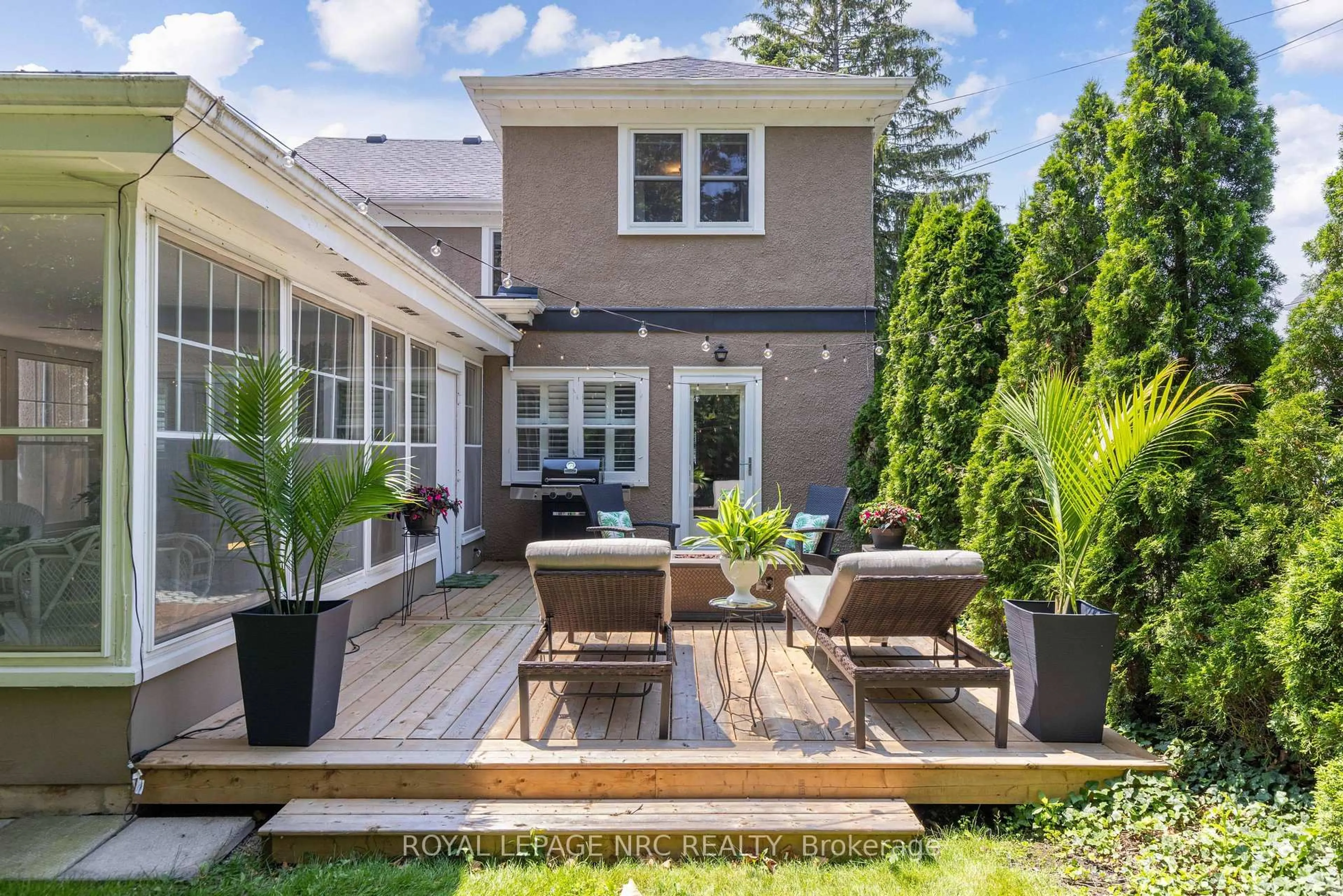 Patio, street for 51 HILLCREST Ave, St. Catharines Ontario L2R 4Y3