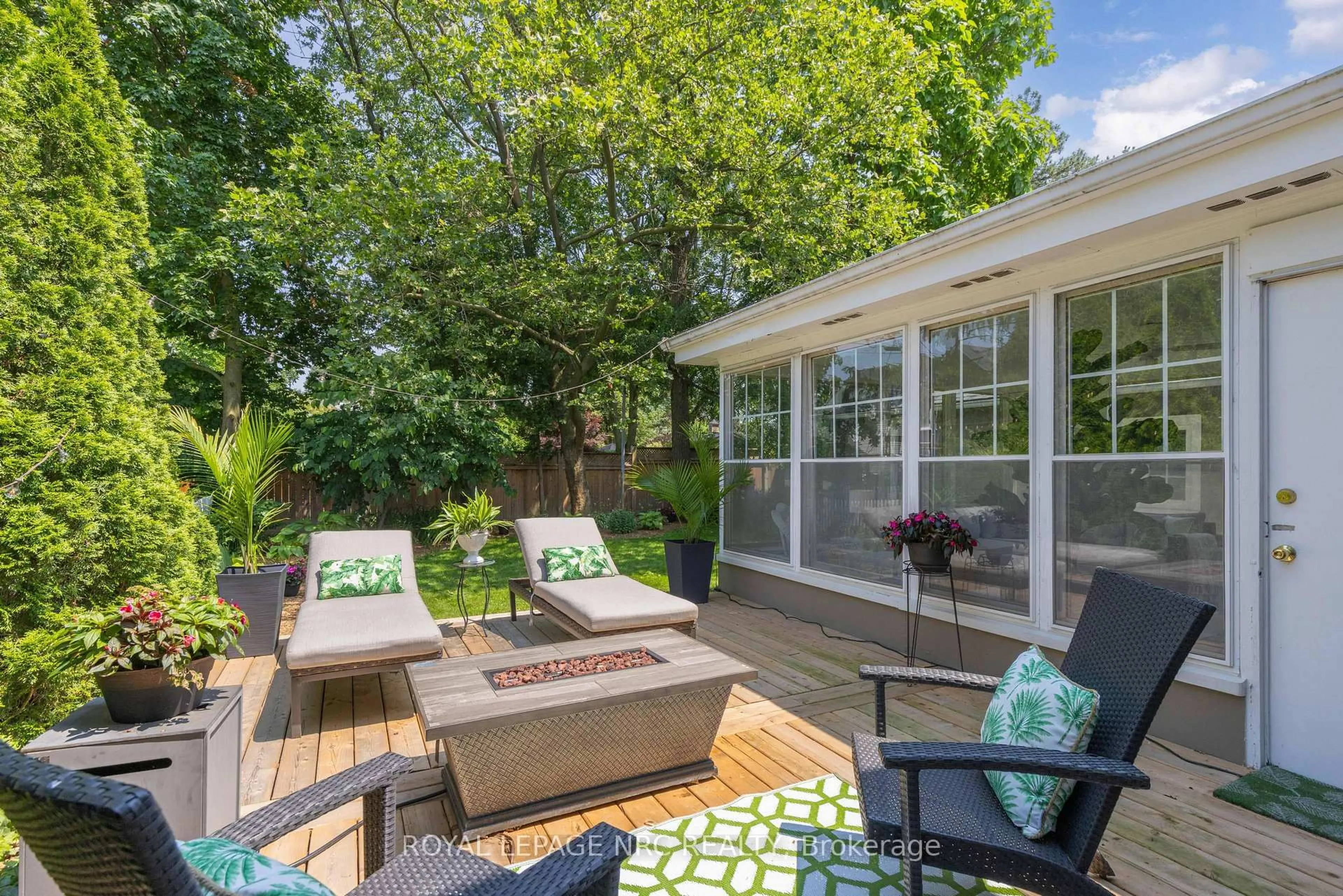 Patio, street for 51 HILLCREST Ave, St. Catharines Ontario L2R 4Y3