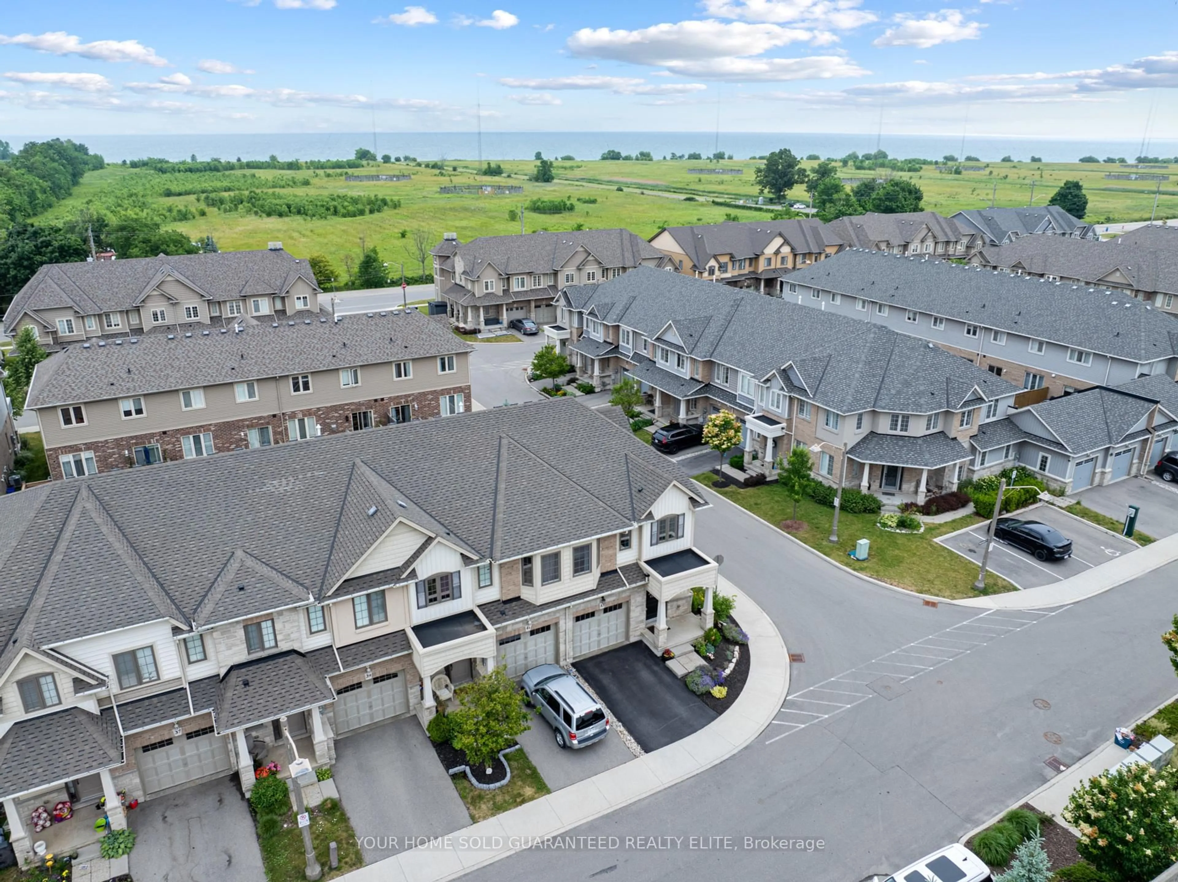 A pic from outside/outdoor area/front of a property/back of a property/a pic from drone, mountain view for 43 Dunrobin Lane, Grimsby Ontario L3M 0H4