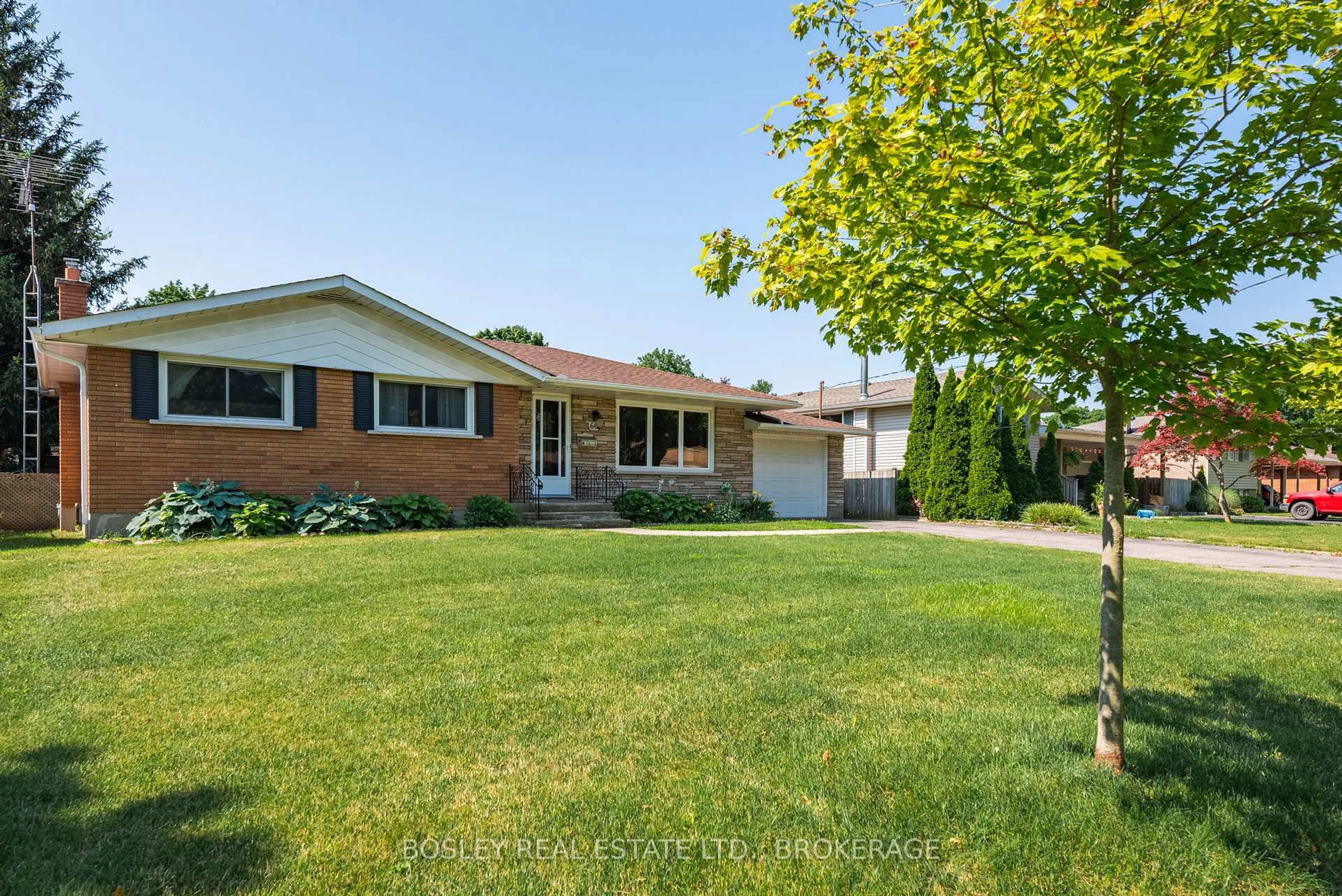 Home with brick exterior material, street for 60 Royal Manor Dr, St. Catharines Ontario L2M 4L6
