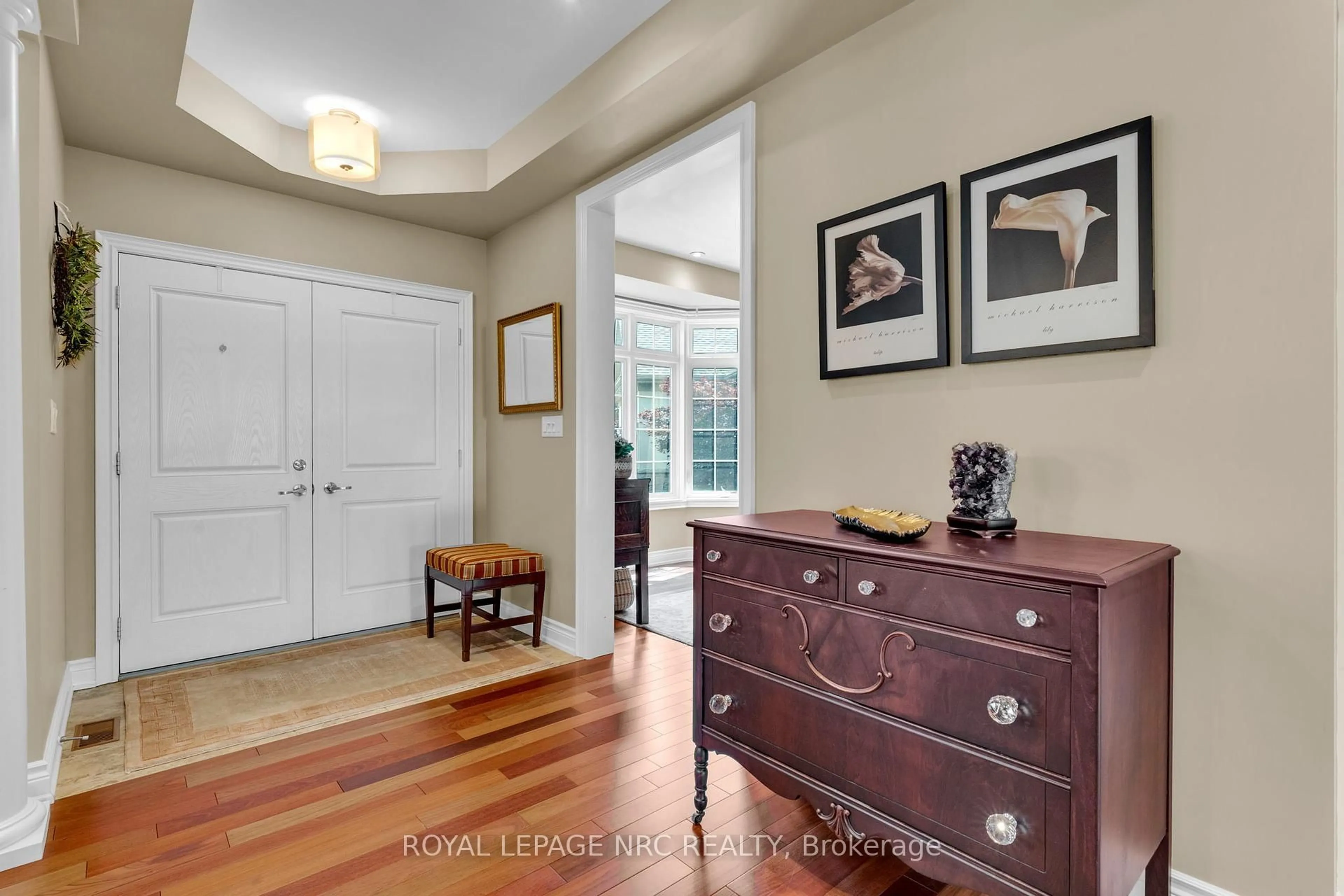 Indoor entryway for 13 Alex Grant Pl, St. Catharines Ontario L2P 0A2