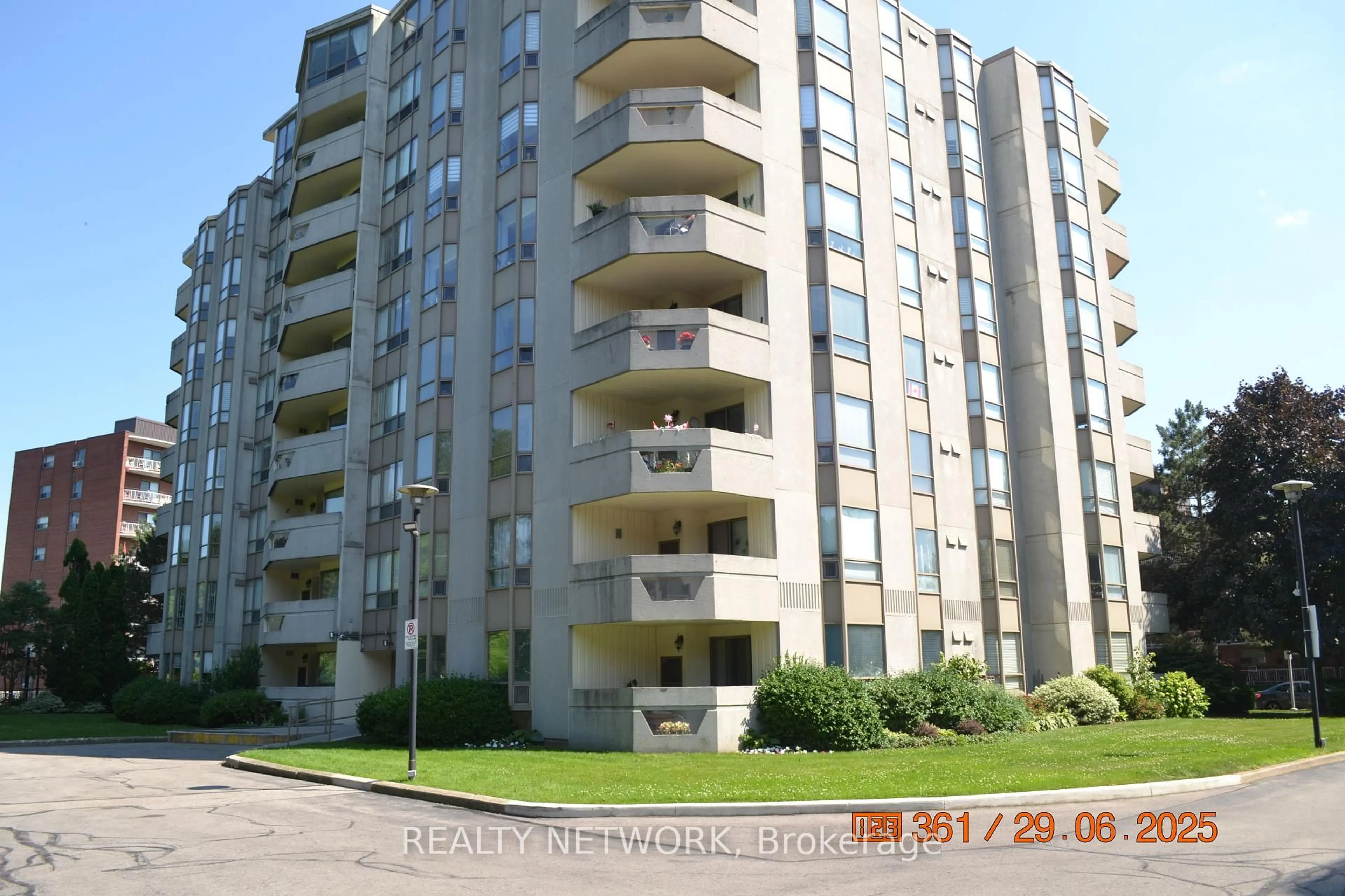 Patio, unknown for 8 Village Green Blvd #811, Hamilton Ontario L8G 5B8