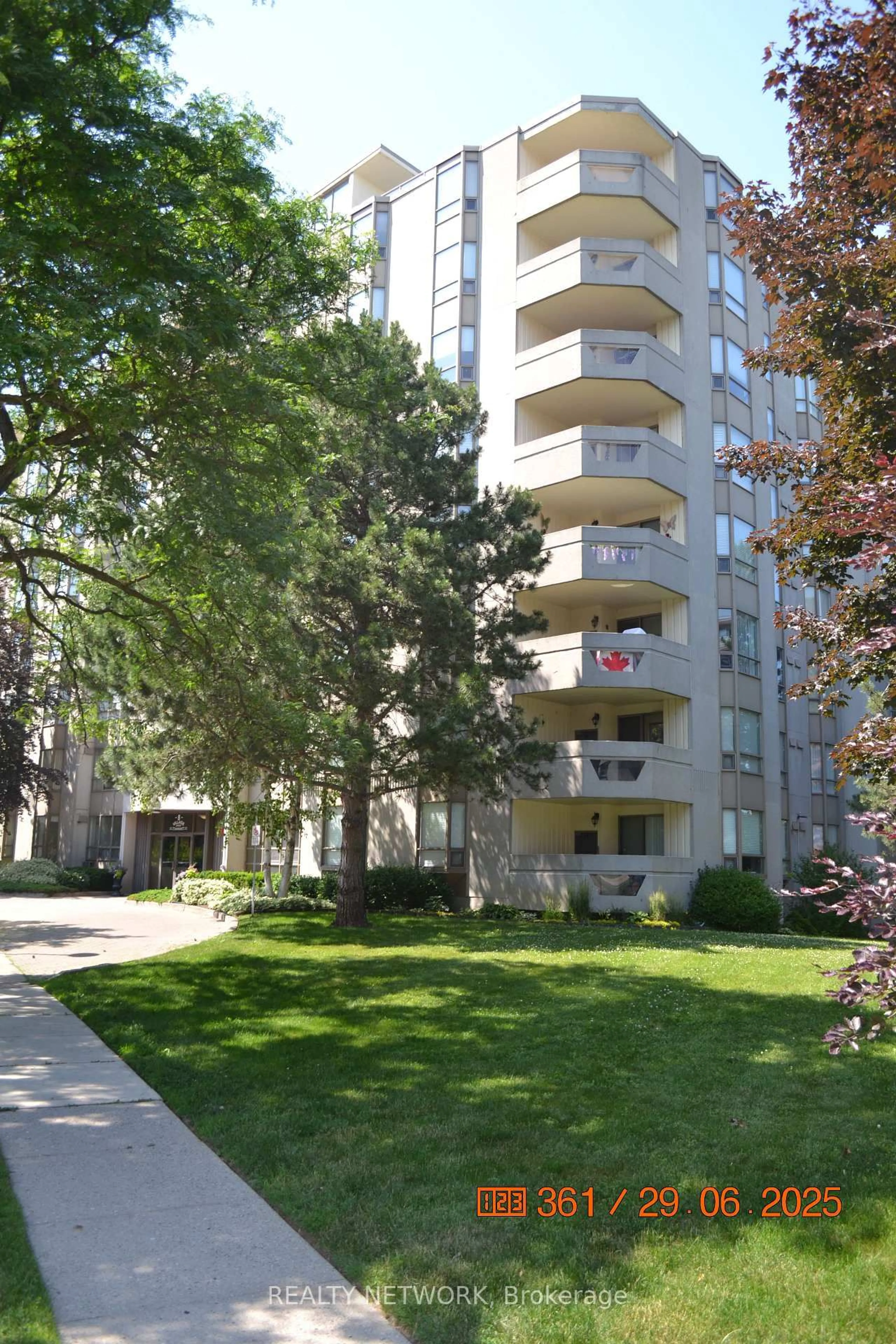 Unknown for 8 Village Green Blvd #811, Hamilton Ontario L8G 5B8