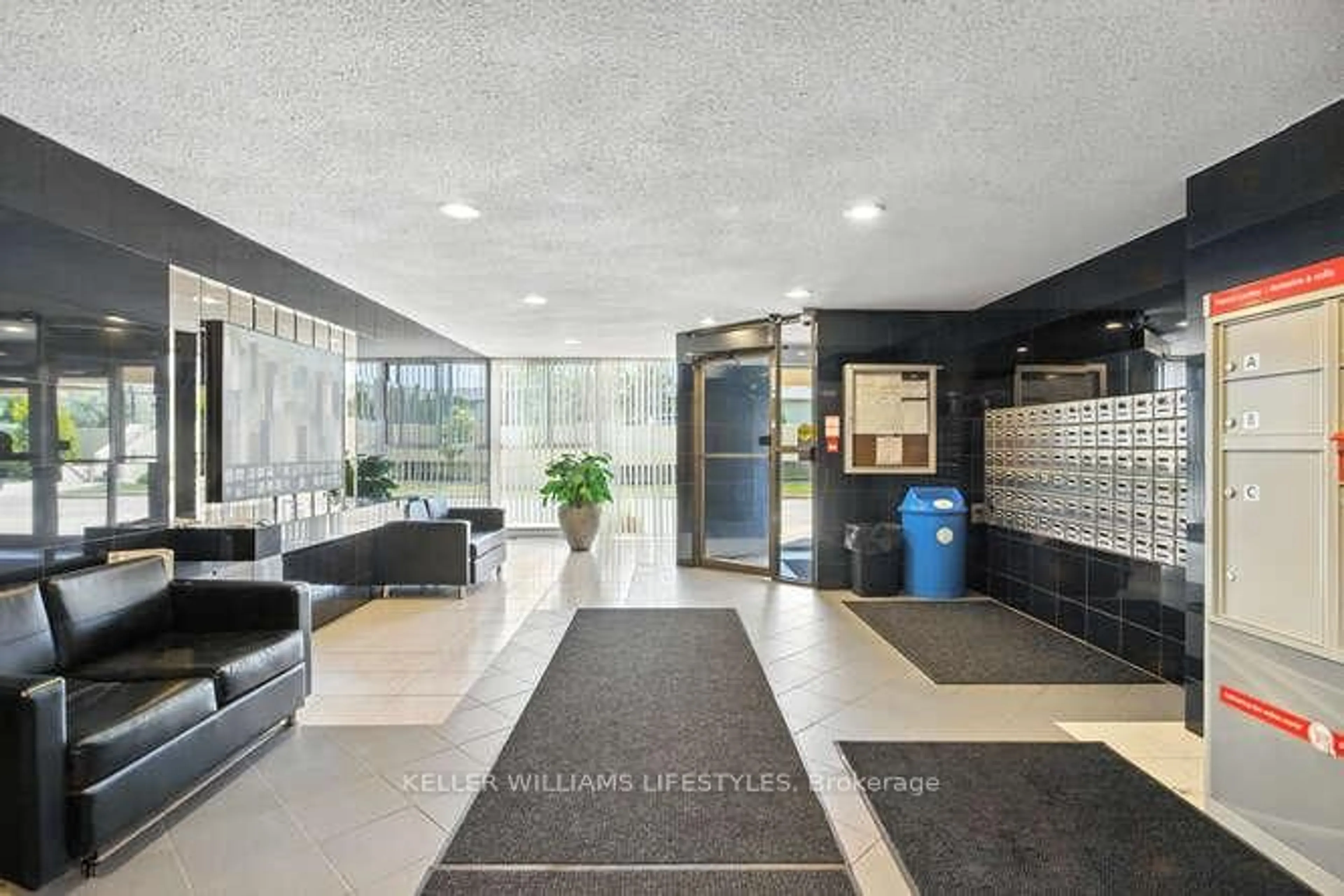 Lobby for 127 Belmont Dr #701, London South Ontario N6J 4J7