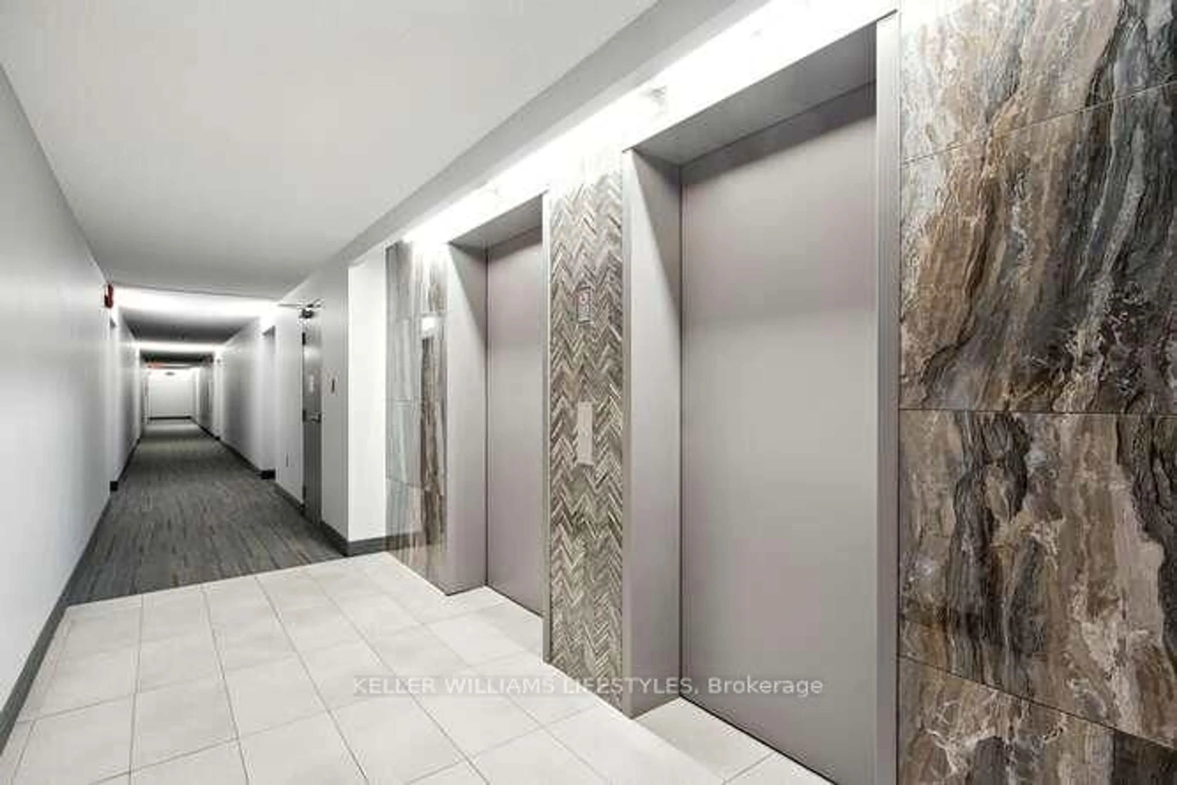 Indoor foyer for 127 Belmont Dr #701, London South Ontario N6J 4J7