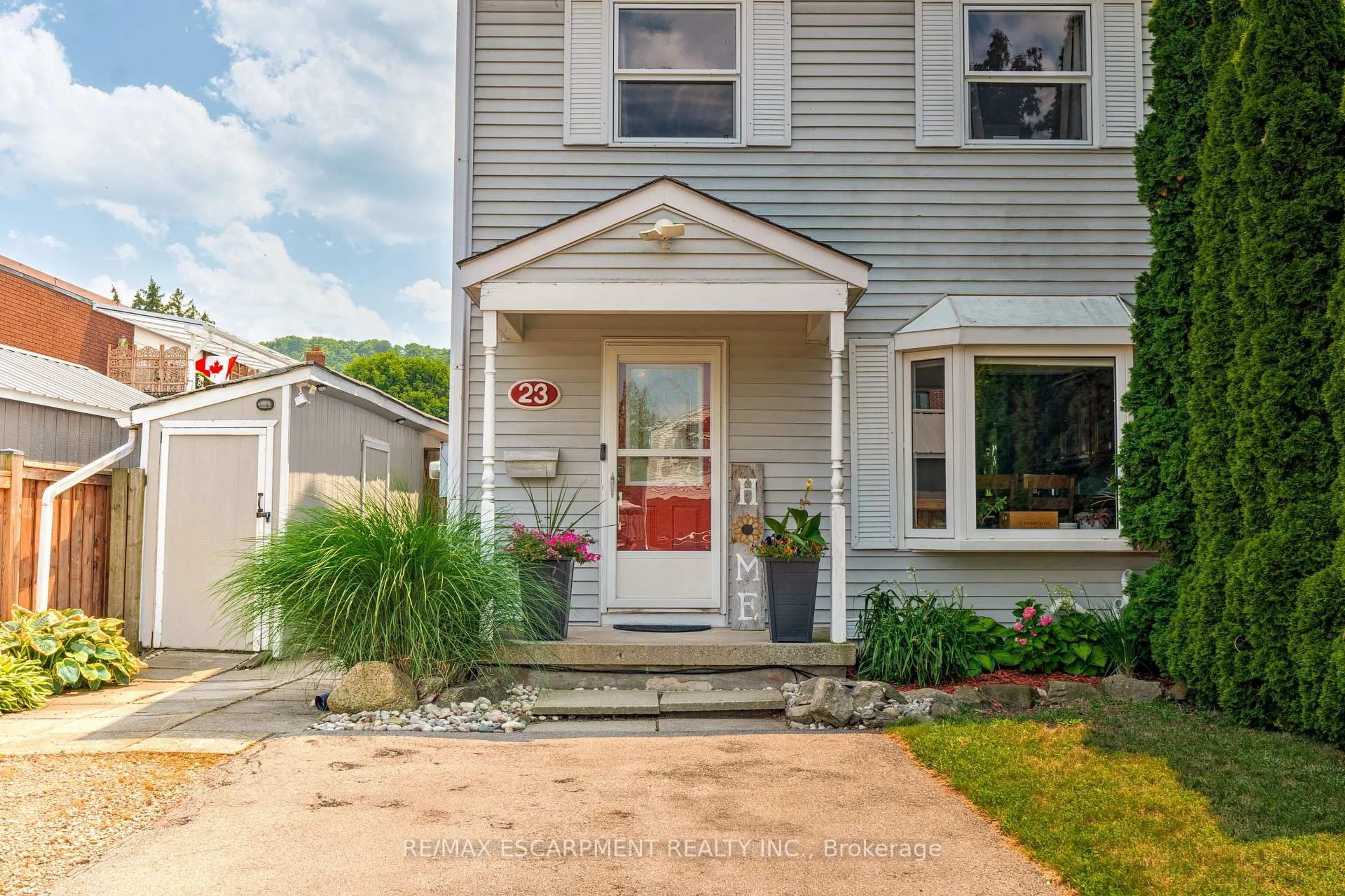 Unknown for 23 Niagara St, Grimsby Ontario L3M 5J4