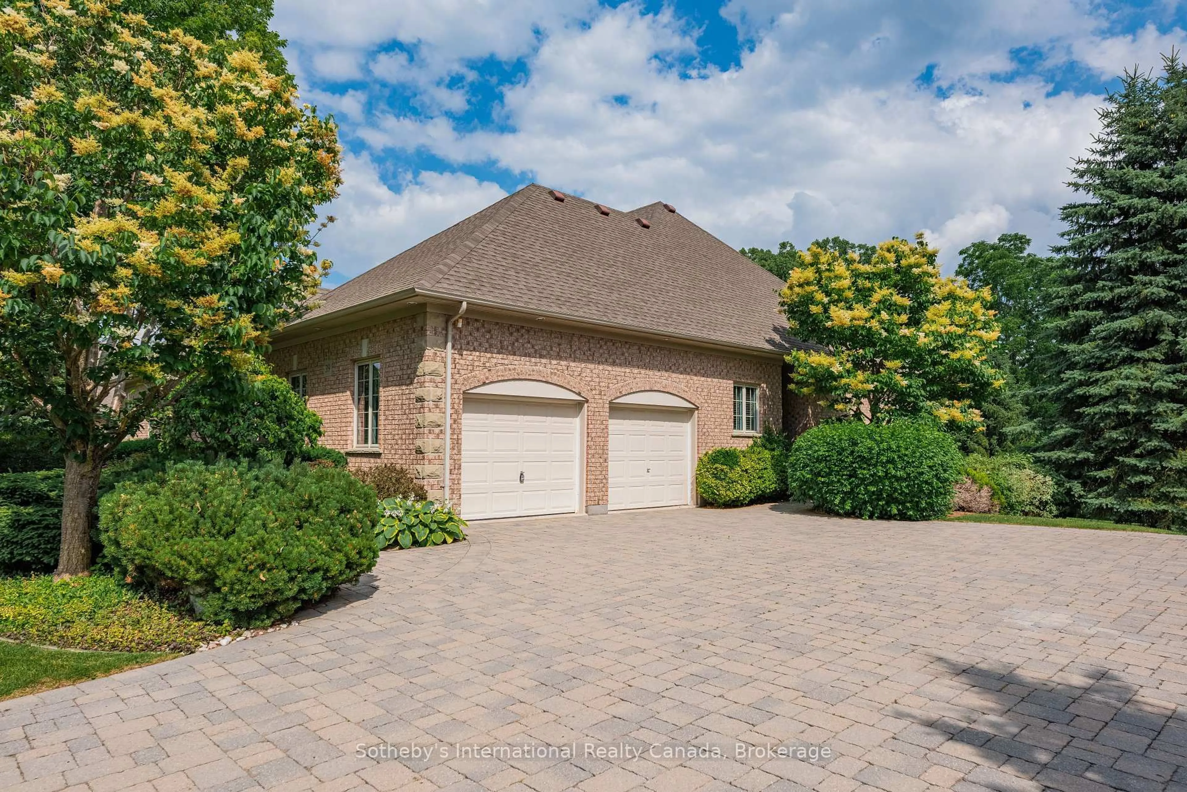 Home with brick exterior material, street for 39 Parkshore Pl, Hamilton Ontario L0R 1H1