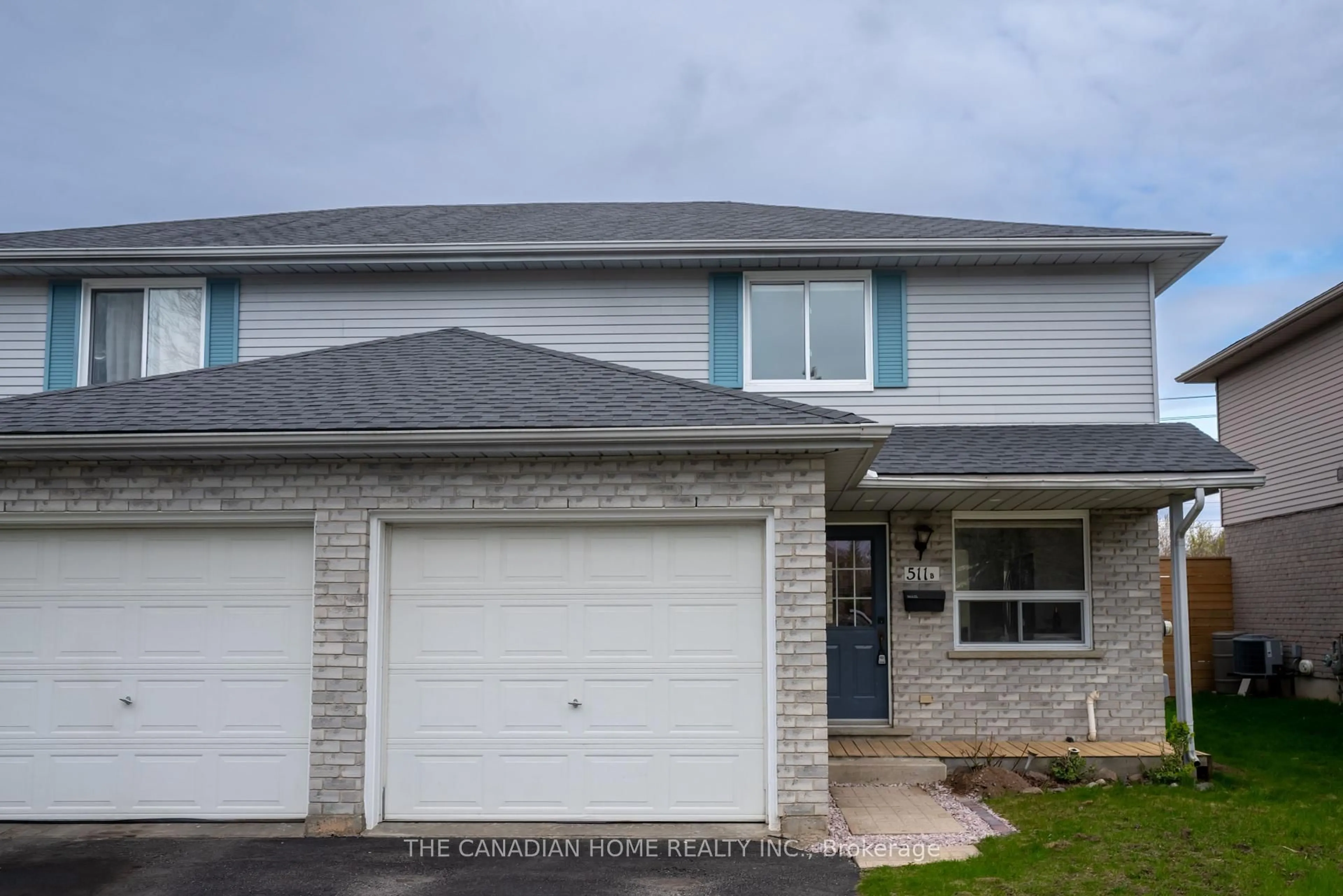 Home with vinyl exterior material, street for 511B BARWICK Crescent Cres, Waterloo Ontario N2K 3P6