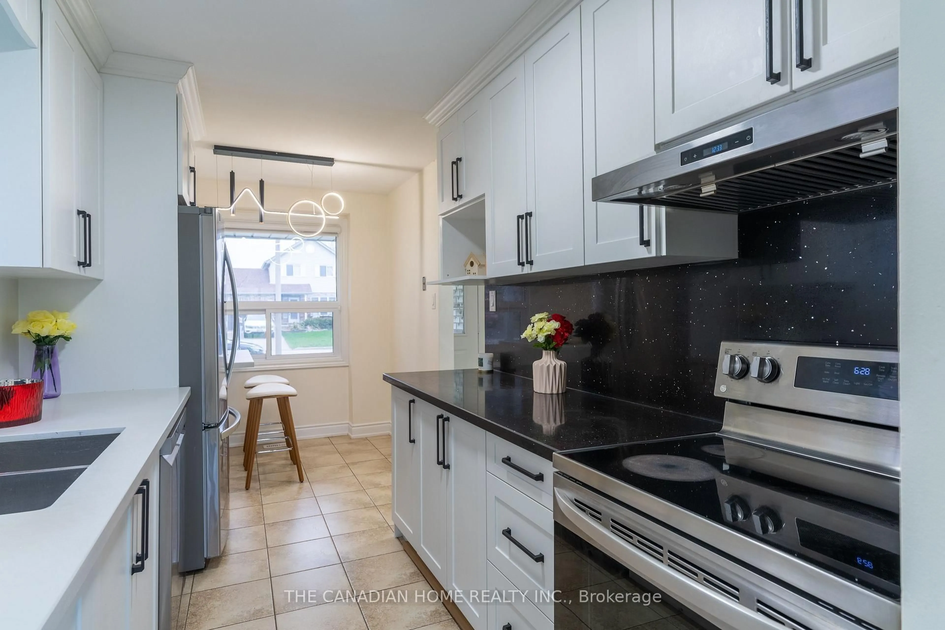 Standard kitchen, ceramic/tile floor for 511B BARWICK Crescent Cres, Waterloo Ontario N2K 3P6