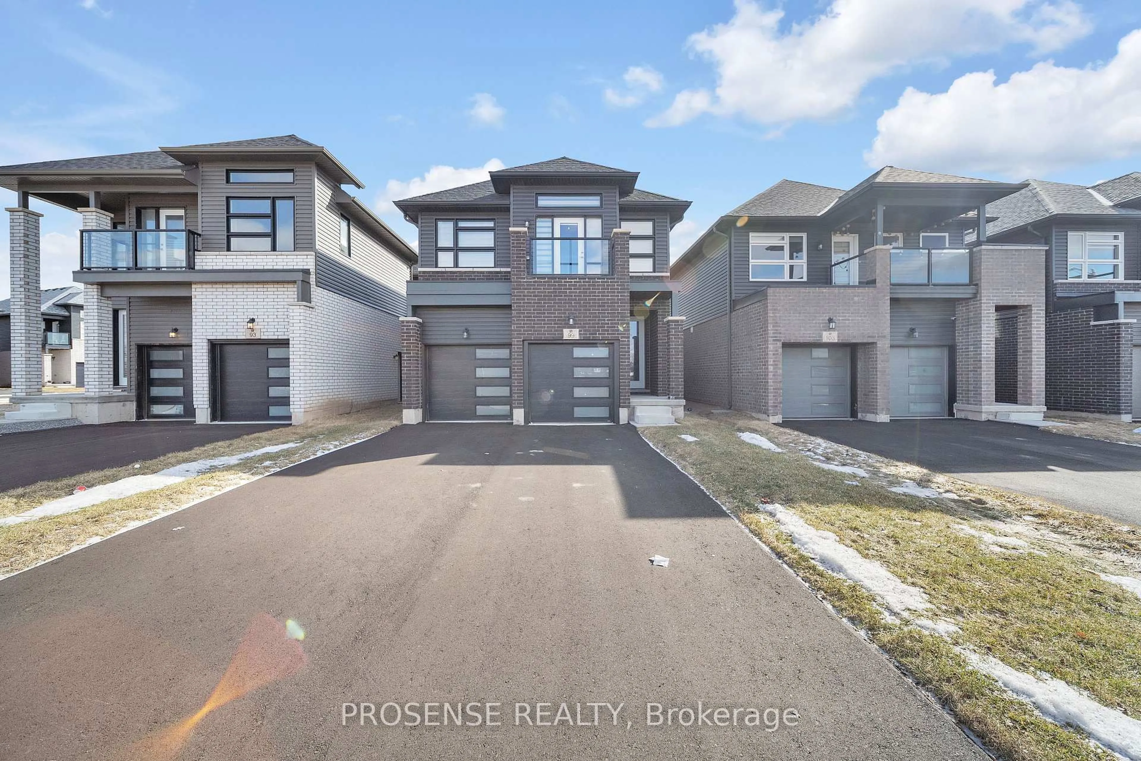A pic from outside/outdoor area/front of a property/back of a property/a pic from drone, street for 99 Louise St, Welland Ontario L3B 0J8