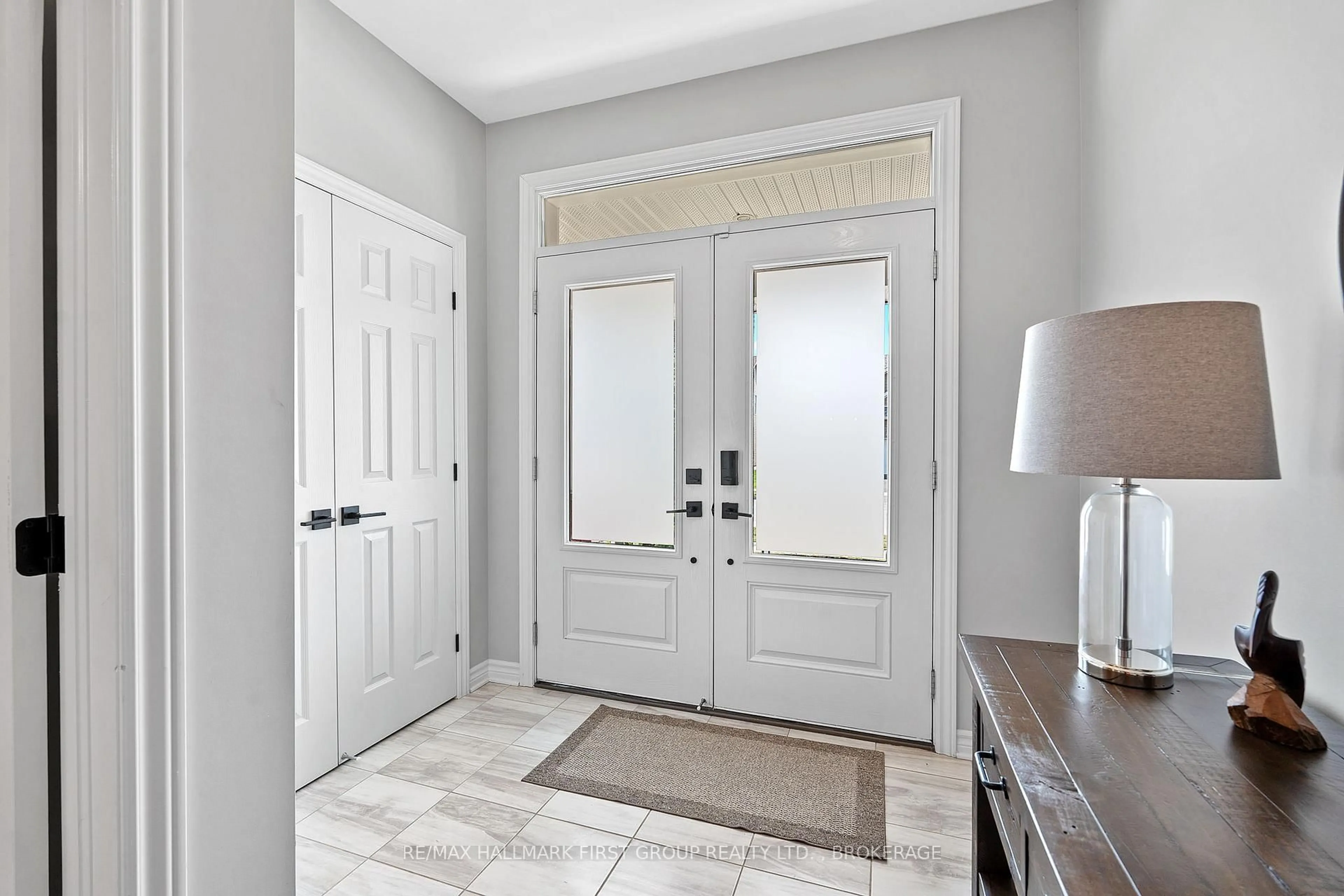 Indoor entryway for 1107 Woodhaven Dr, Kingston Ontario K7P 0R7