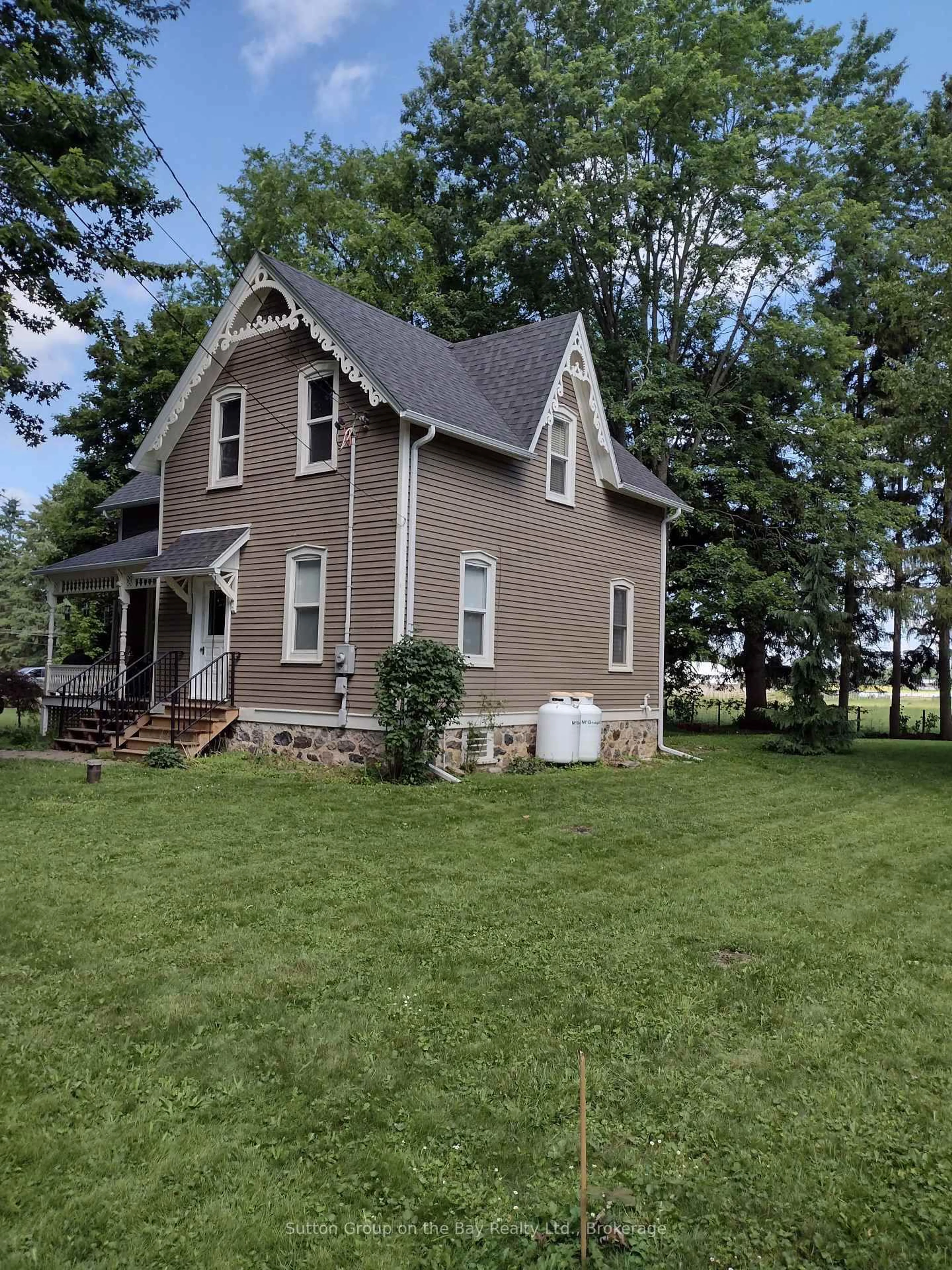 A pic from outside/outdoor area/front of a property/back of a property/a pic from drone, building for 168 Main St, Brockton Ontario N0G 1J0