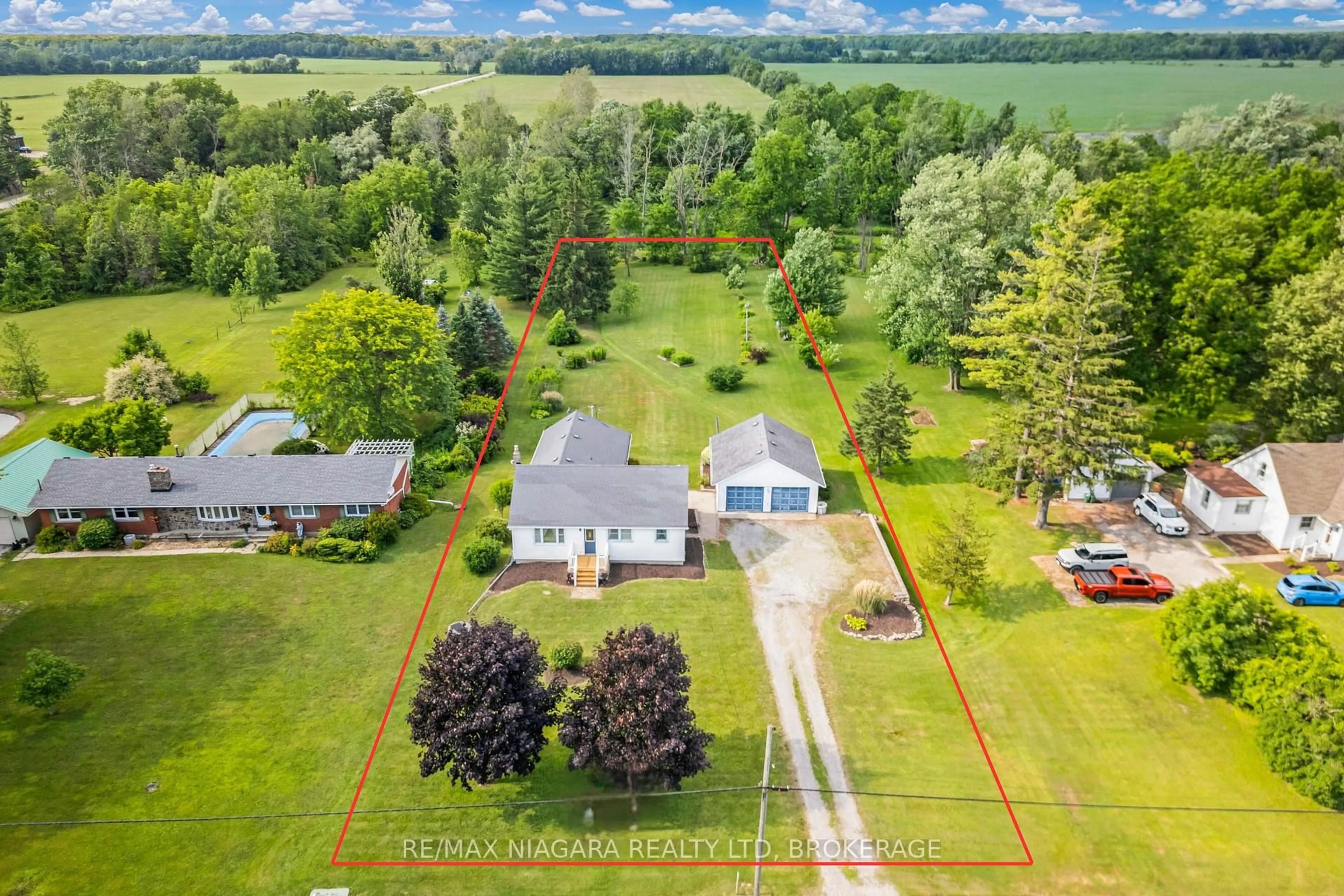 A pic from outside/outdoor area/front of a property/back of a property/a pic from drone, unknown for 42574 3 Highway, Wainfleet Ontario L0S 1V0