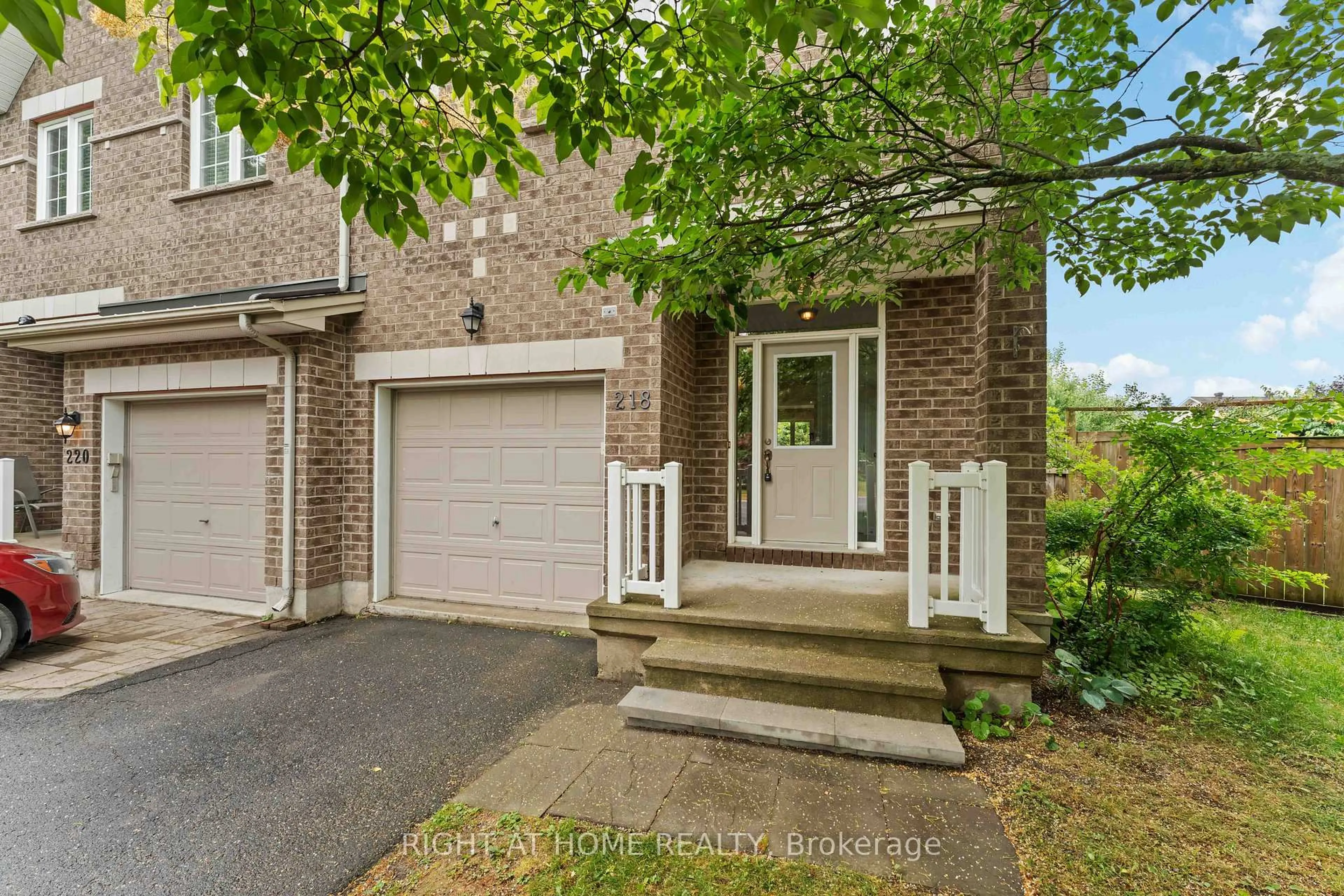 Unknown for 218 Tandalee Cres, Ottawa Ontario K2M 0A2