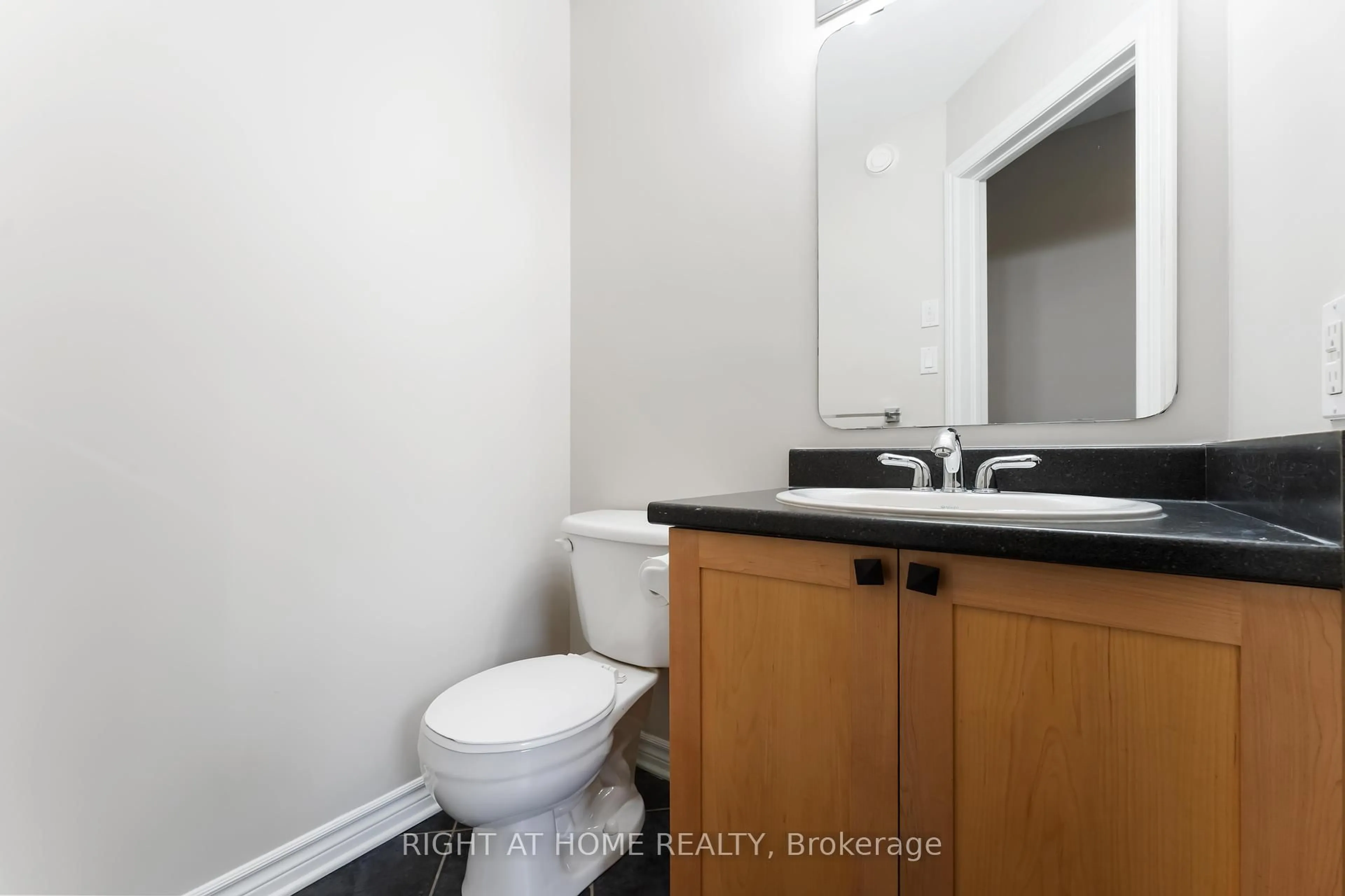 Standard bathroom, unknown for 218 Tandalee Cres, Ottawa Ontario K2M 0A2