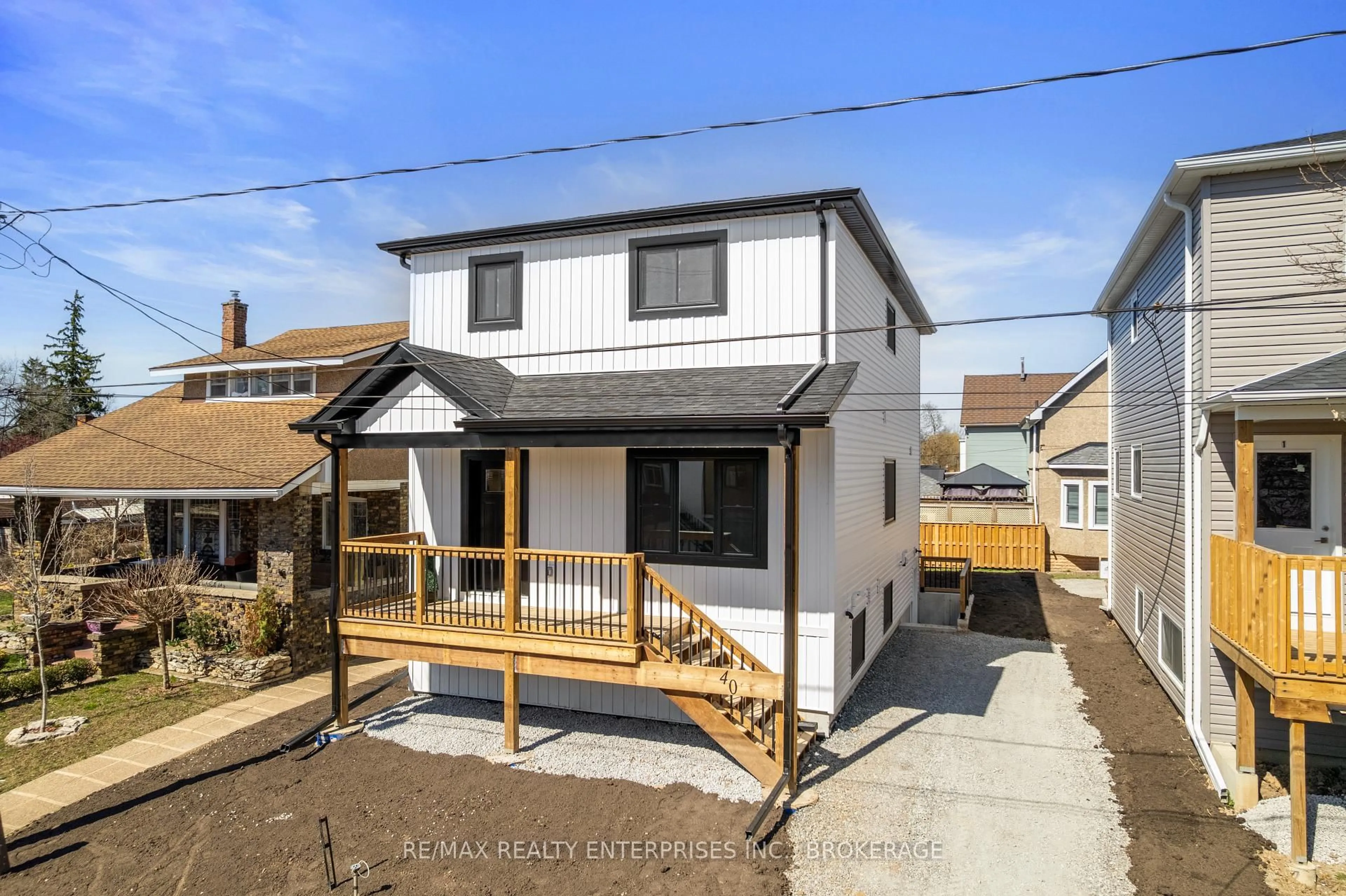 A pic from outside/outdoor area/front of a property/back of a property/a pic from drone, street for 40 McMaster Ave, Welland Ontario L3B 3S8