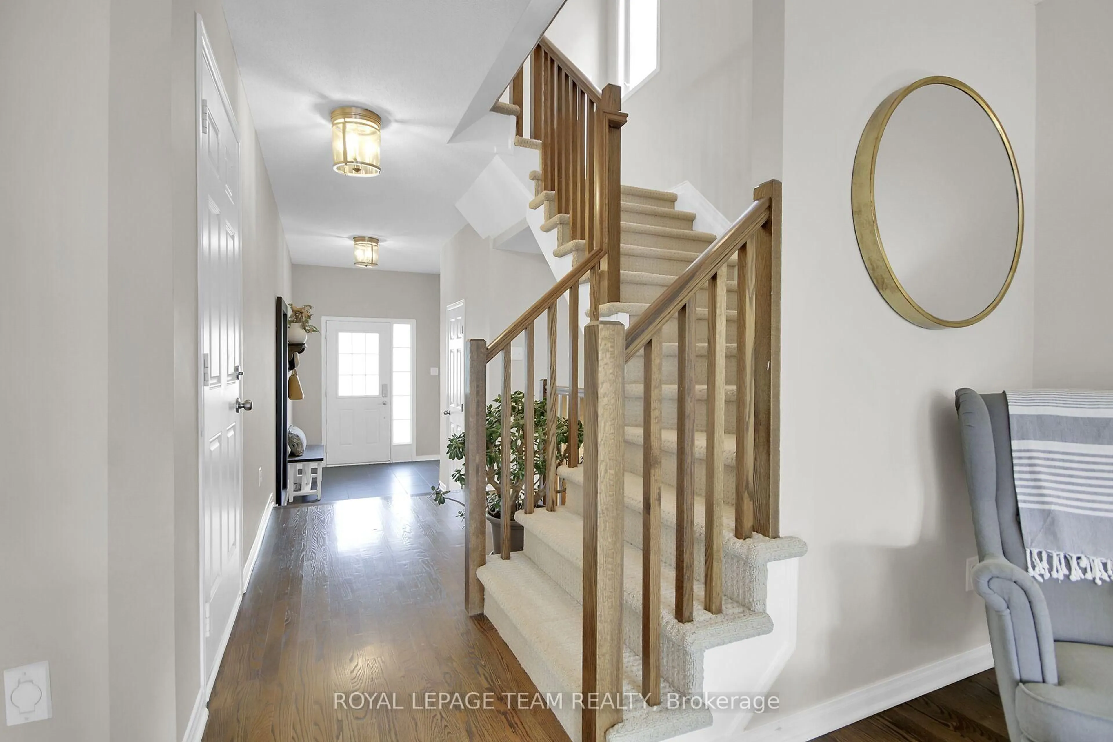 Indoor entryway for 312 Amici Terr, Ottawa Ontario K2S 0J6