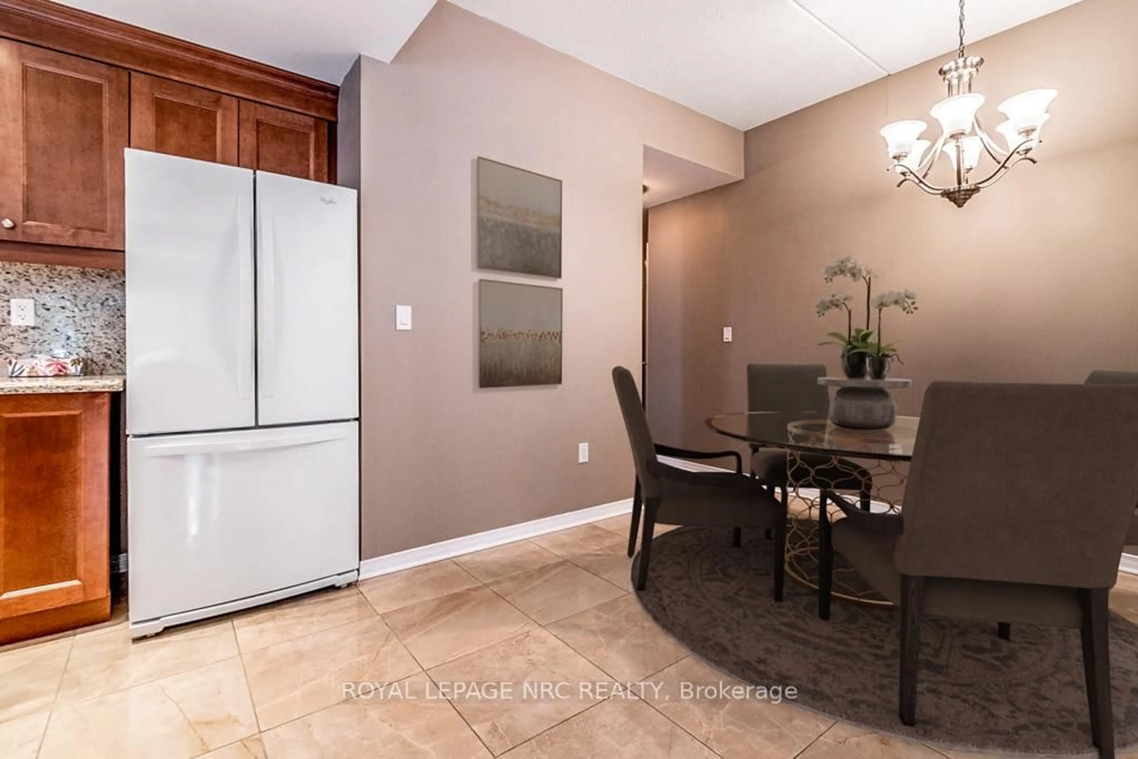 Dining room, ceramic/tile floor for 16 Sullivan Ave #203, Thorold Ontario L2V 2Y2