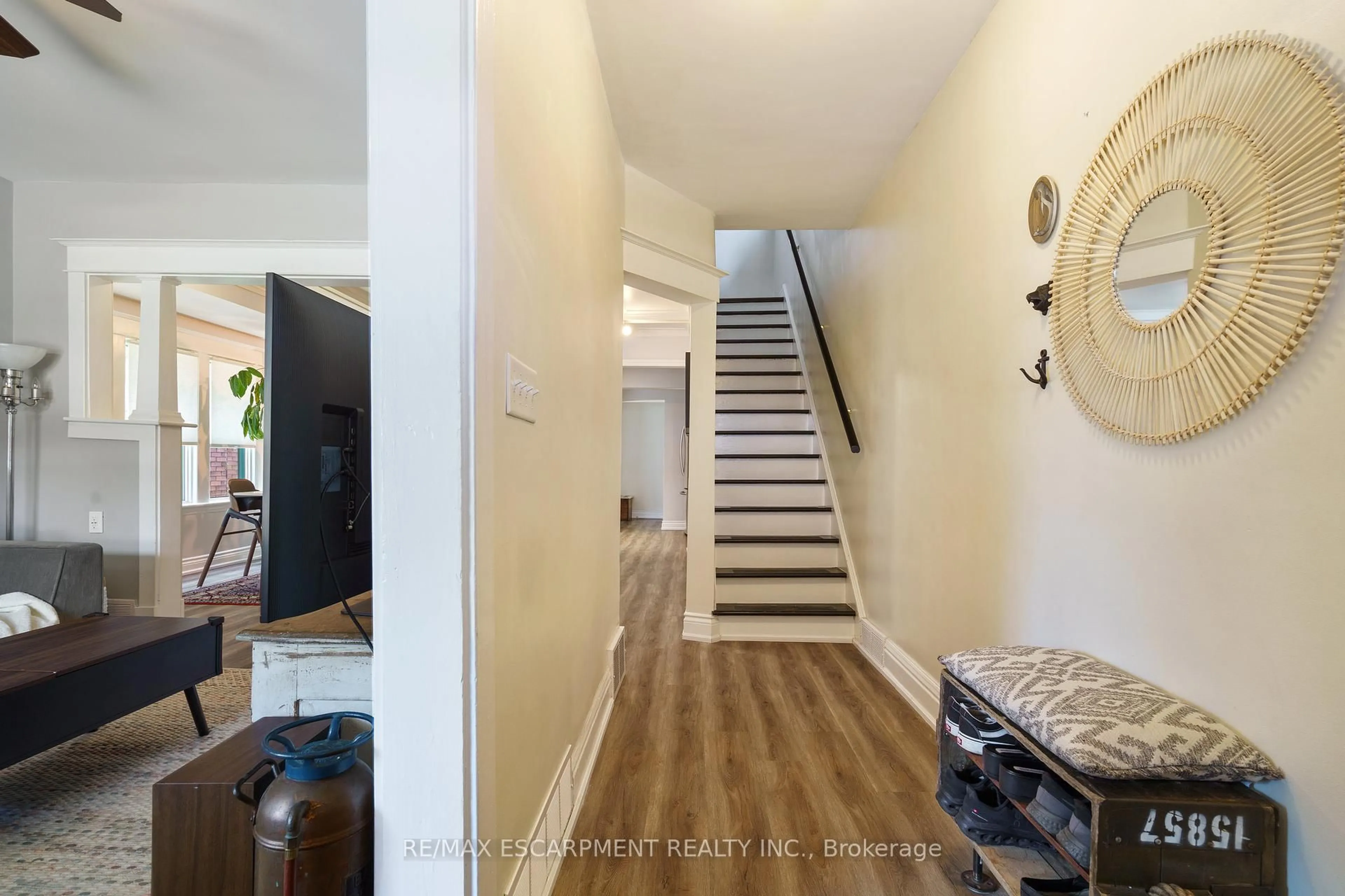 Indoor entryway for 74 Rosemont Ave, Hamilton Ontario L8L 2M5