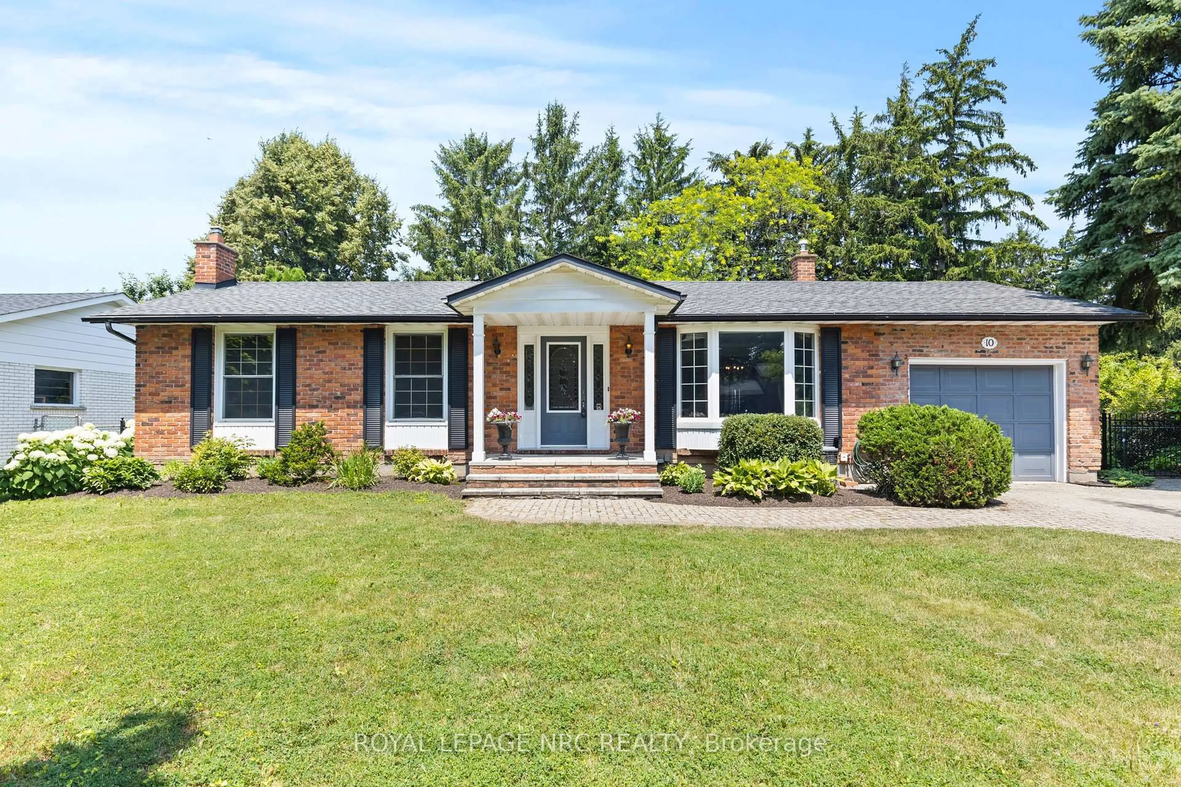 Home with brick exterior material, street for 10 Upper Canada Dr, Niagara-on-the-Lake Ontario L0S 1J0