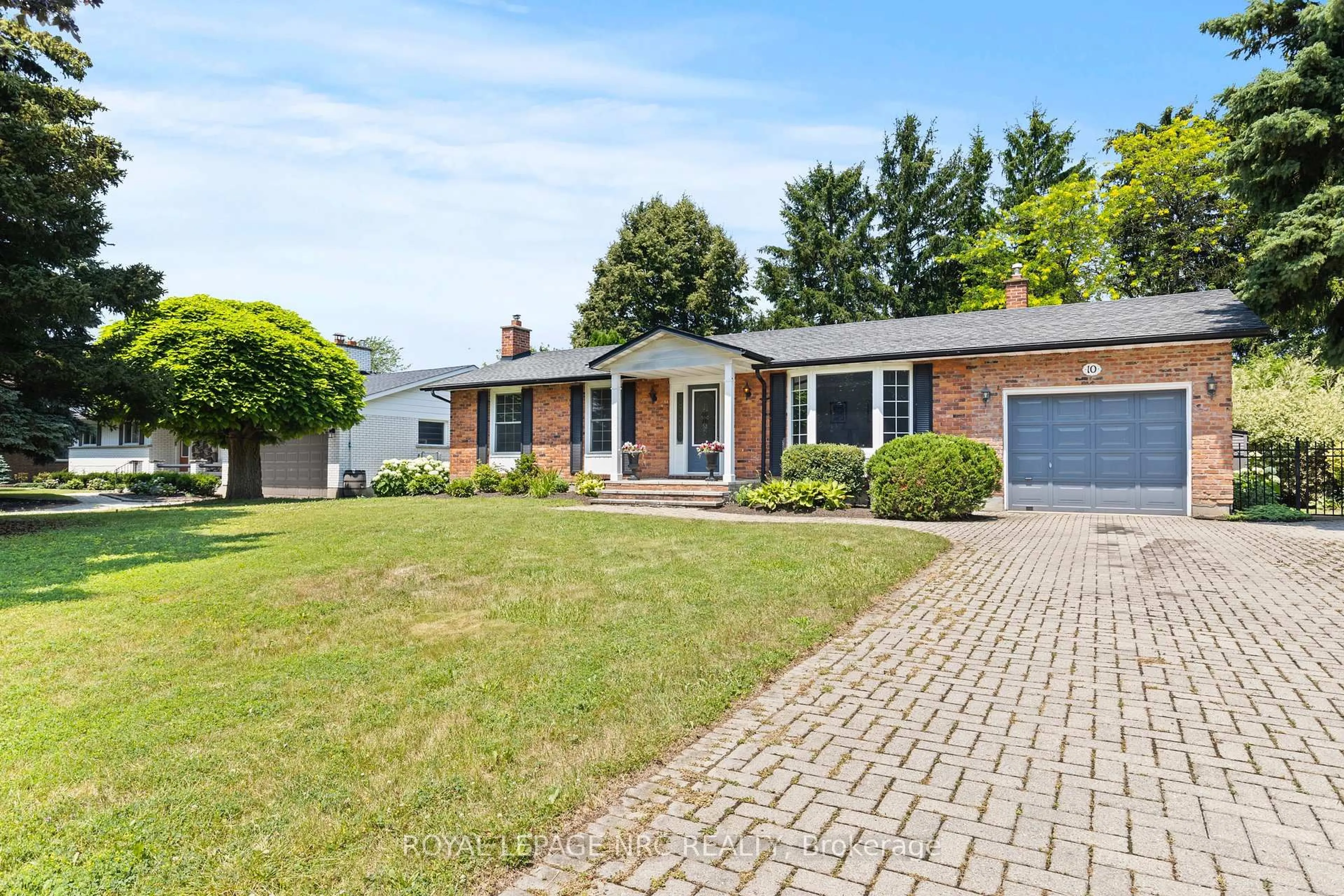 Home with brick exterior material, street for 10 Upper Canada Dr, Niagara-on-the-Lake Ontario L0S 1J0