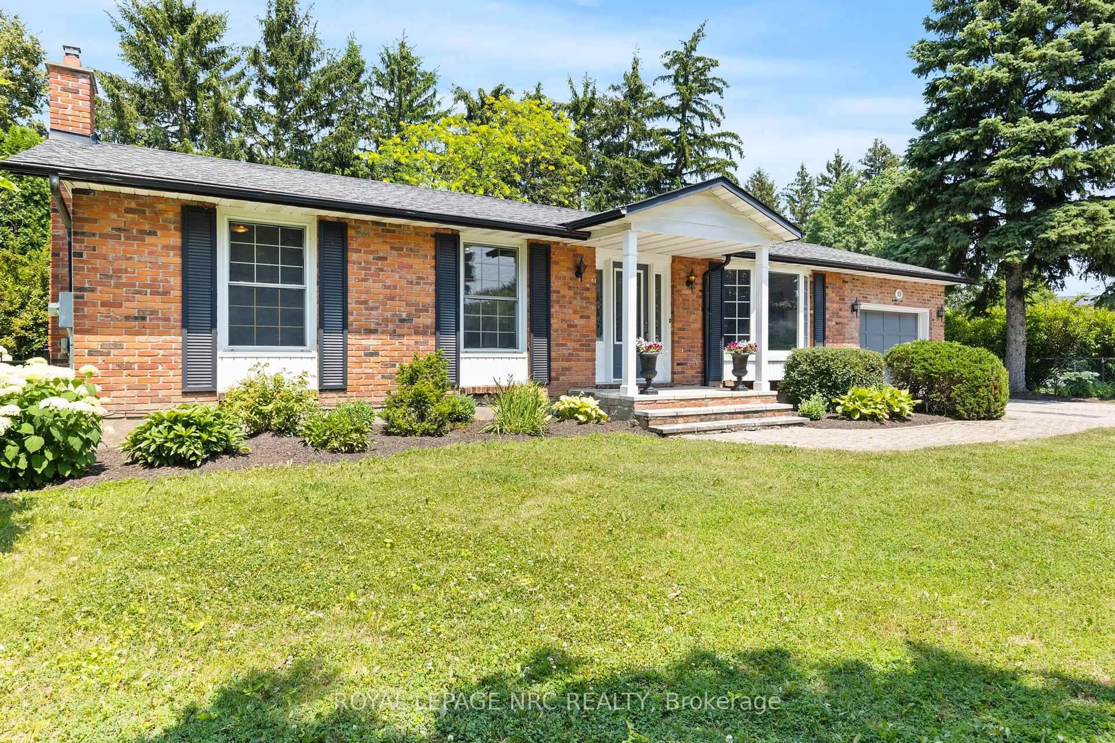 Home with brick exterior material, street for 10 Upper Canada Dr, Niagara-on-the-Lake Ontario L0S 1J0