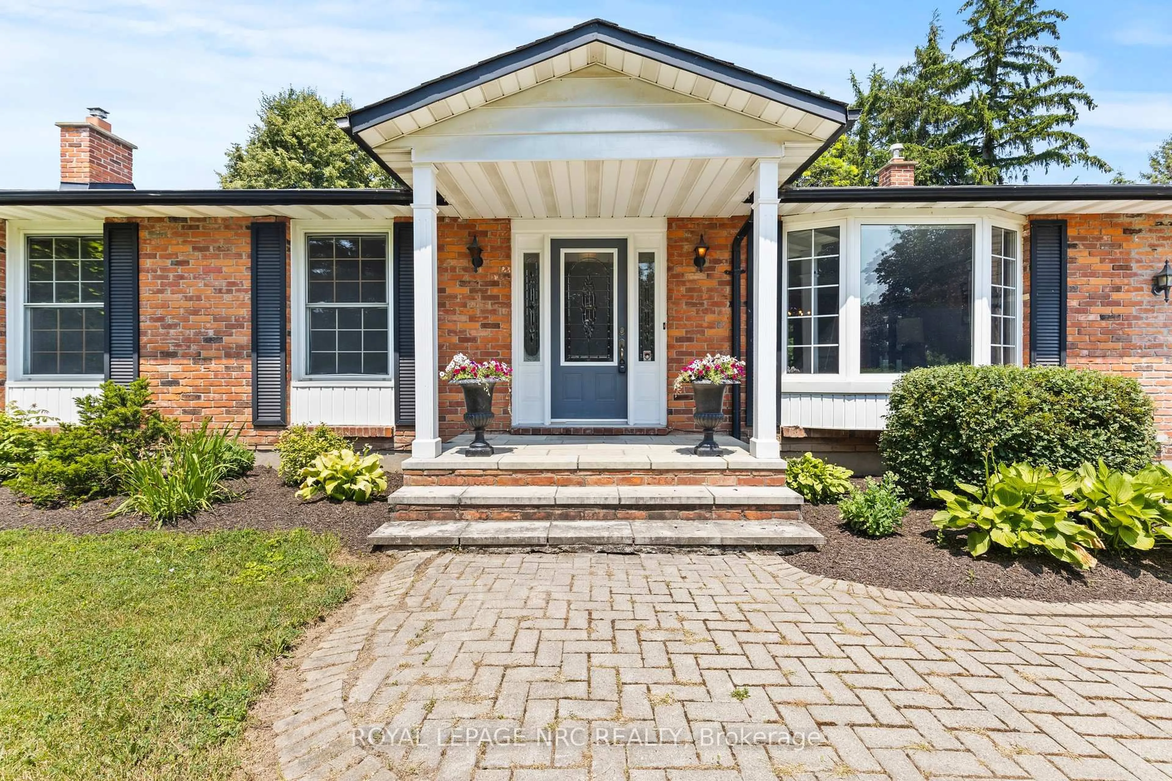 Home with brick exterior material, street for 10 Upper Canada Dr, Niagara-on-the-Lake Ontario L0S 1J0