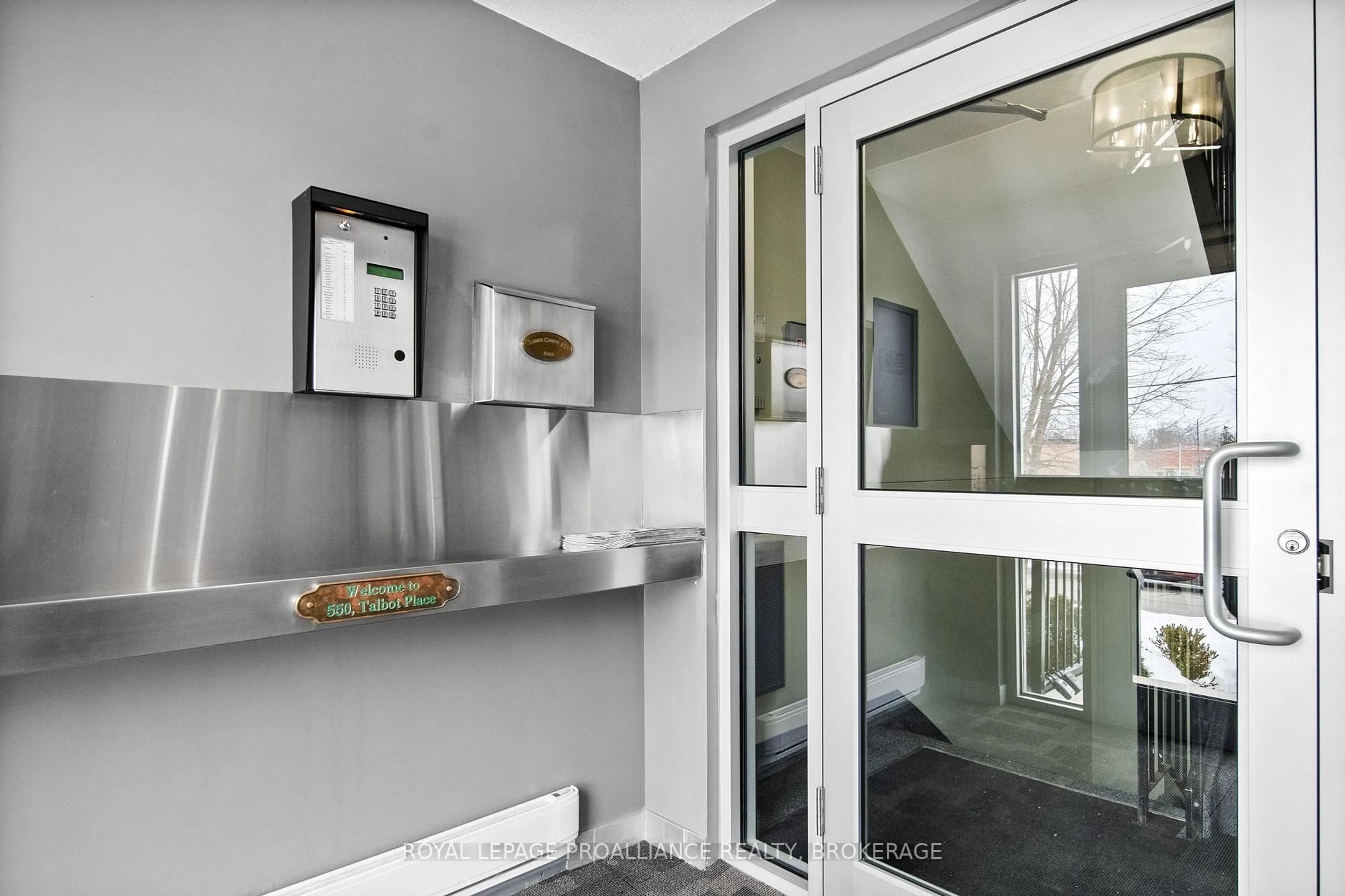 Indoor entryway for 550 Talbot Pl #405, Gananoque Ontario K7G 3C6