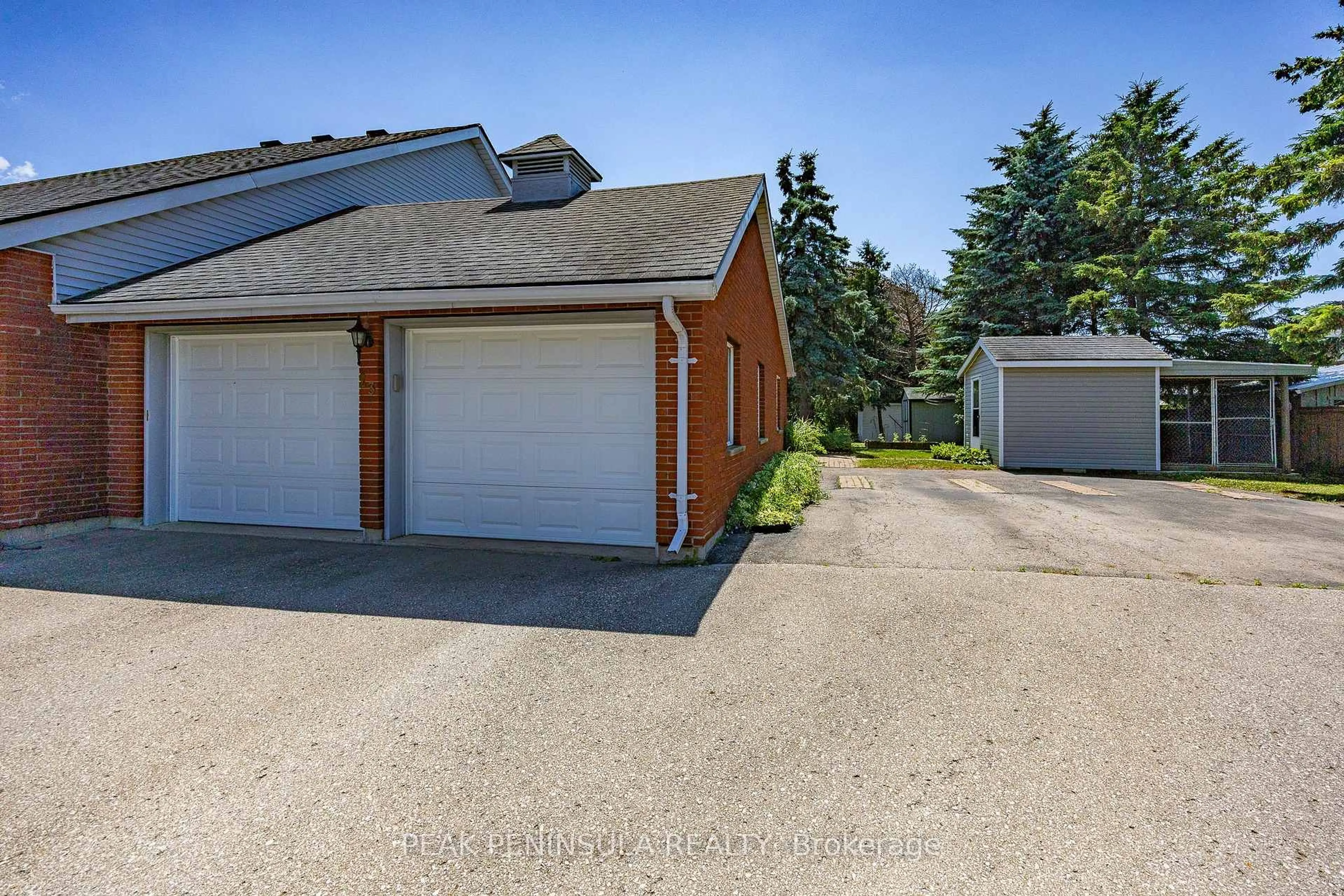 A pic from outside/outdoor area/front of a property/back of a property/a pic from drone, street for 23 Backus Dr, Norfolk Ontario N0E 1M0