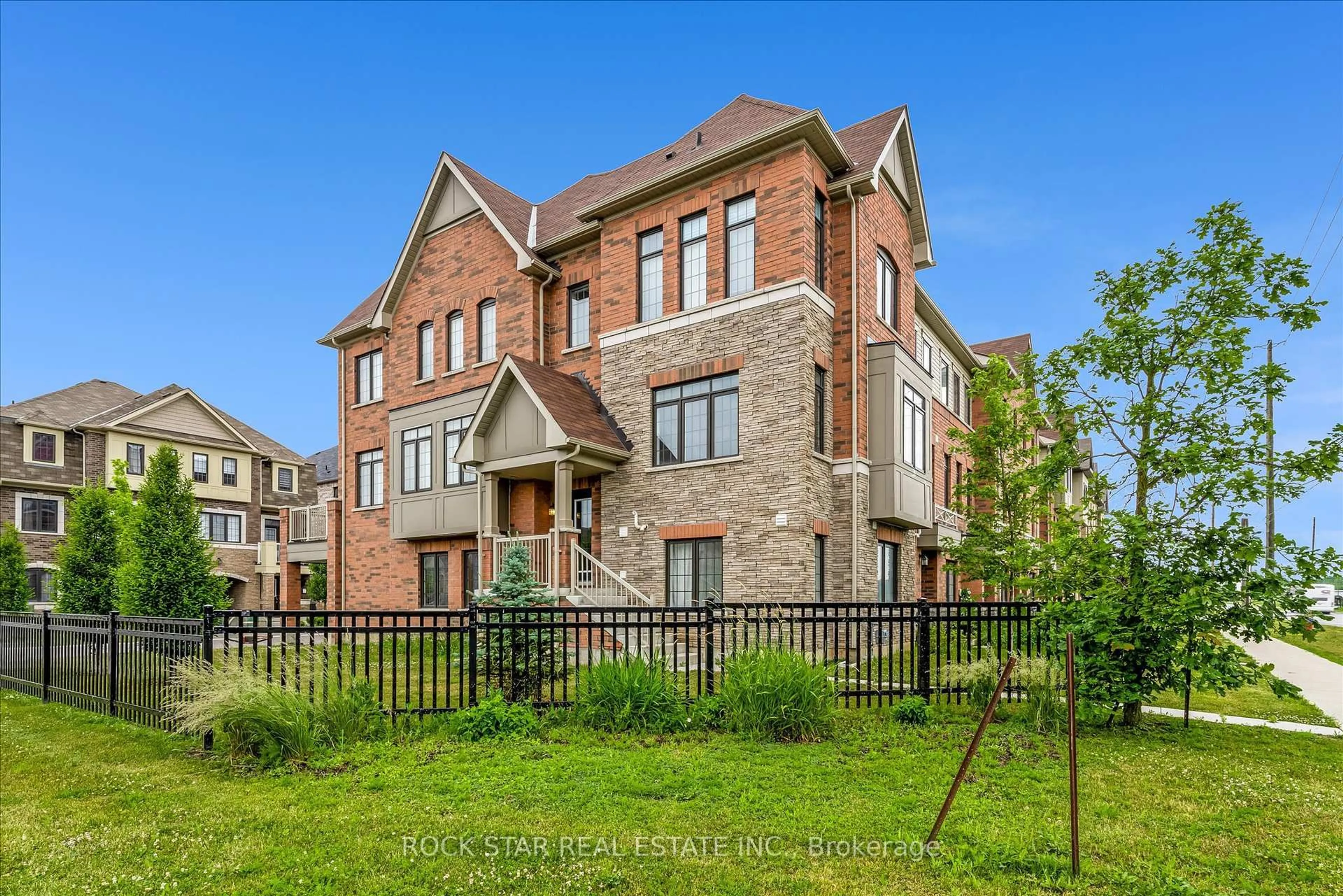 Home with brick exterior material, unknown for 8317 Mulberry Dr #29, Niagara Falls Ontario L2H 2Y6