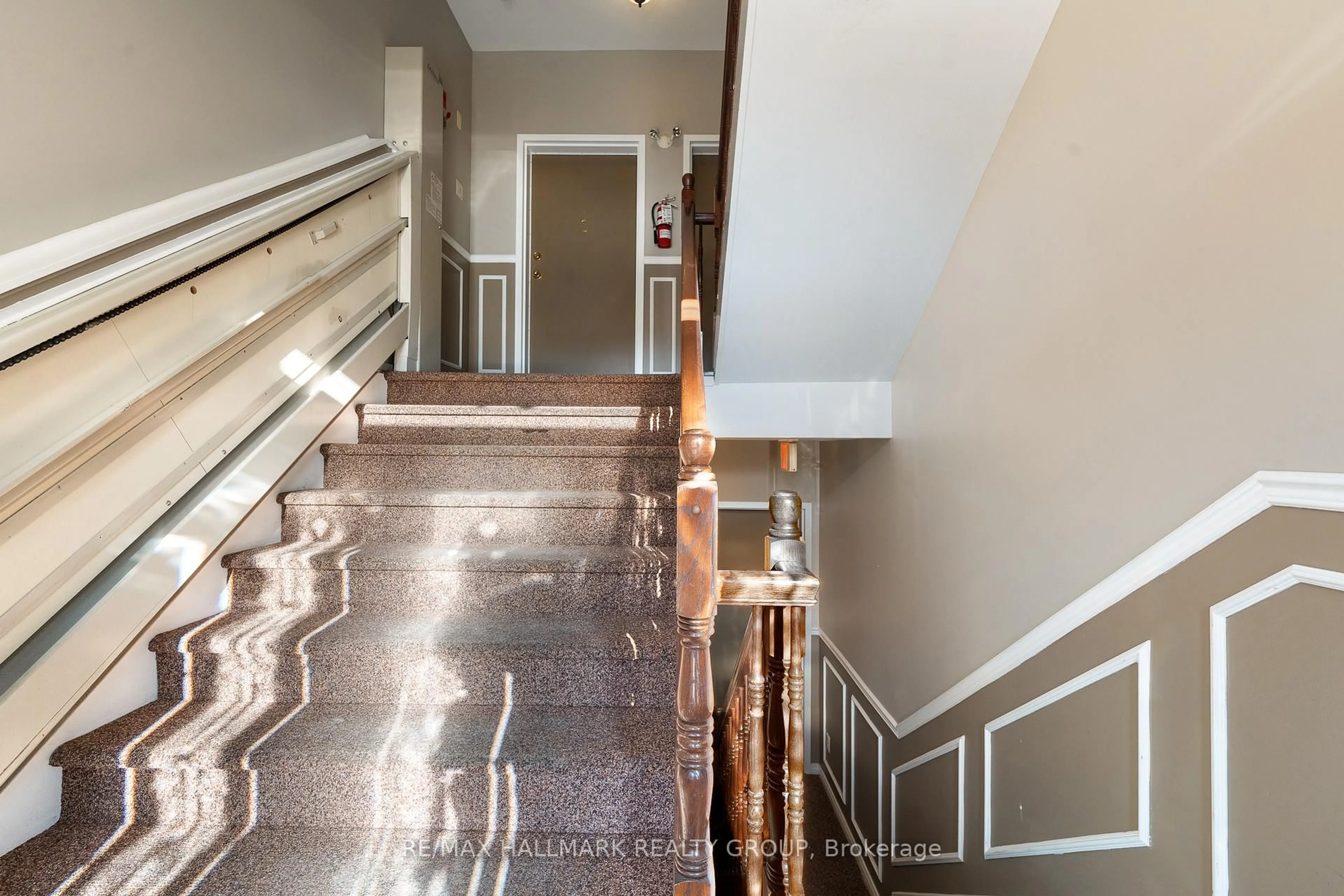 Indoor foyer for 70 Briargate Private #7, Ottawa Ontario K4A 0C3